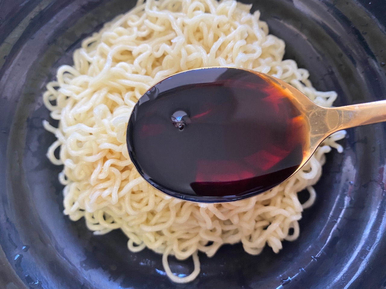 泡面这样做巨好吃炒方便面，吃一口就上瘾❗️