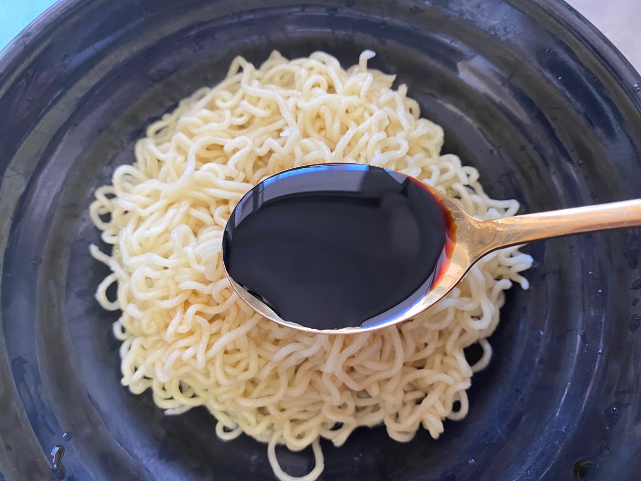 泡面这样做巨好吃炒方便面，吃一口就上瘾❗️