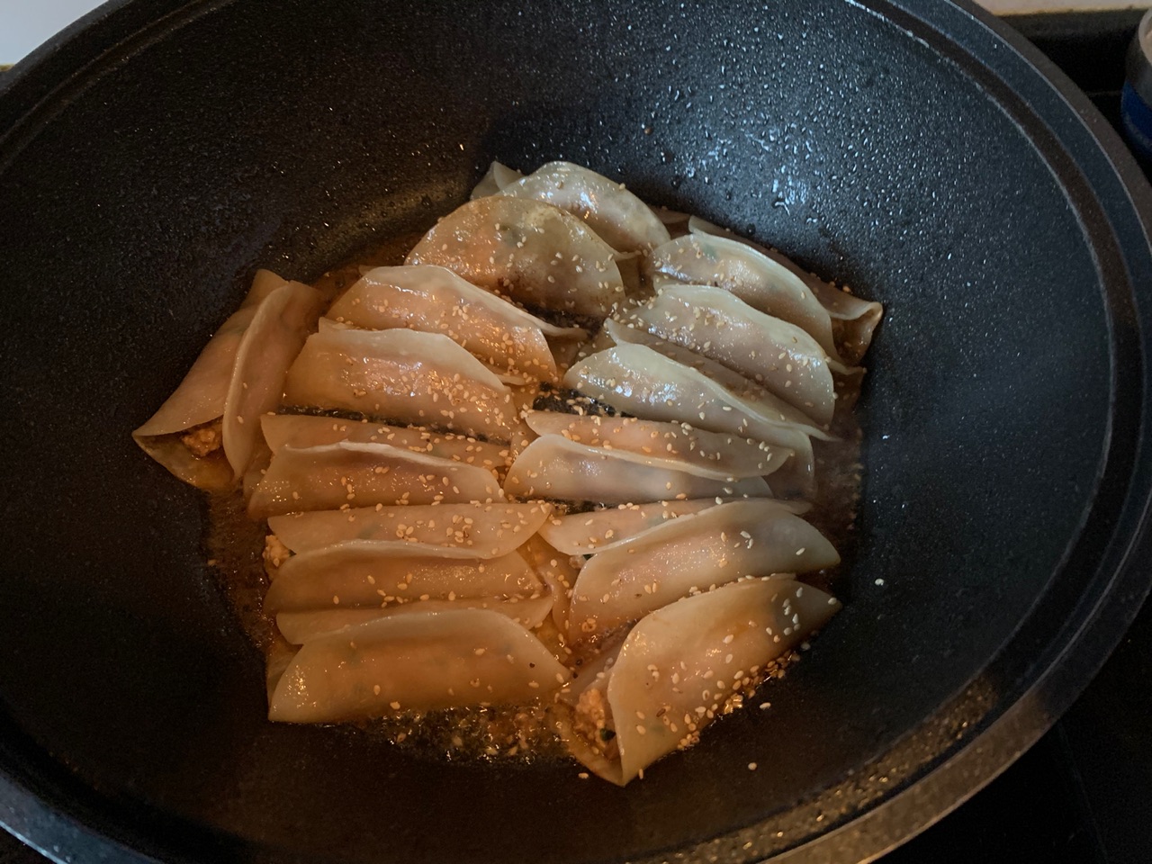 皮薄馅多脆皮鸡肉生煎锅贴