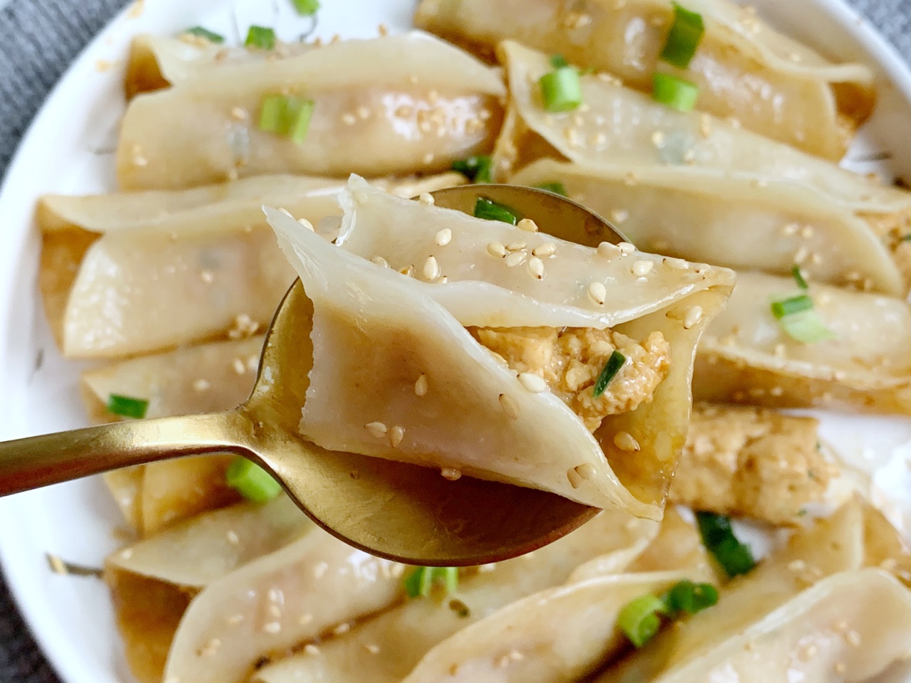皮薄馅多脆皮鸡肉生煎锅贴