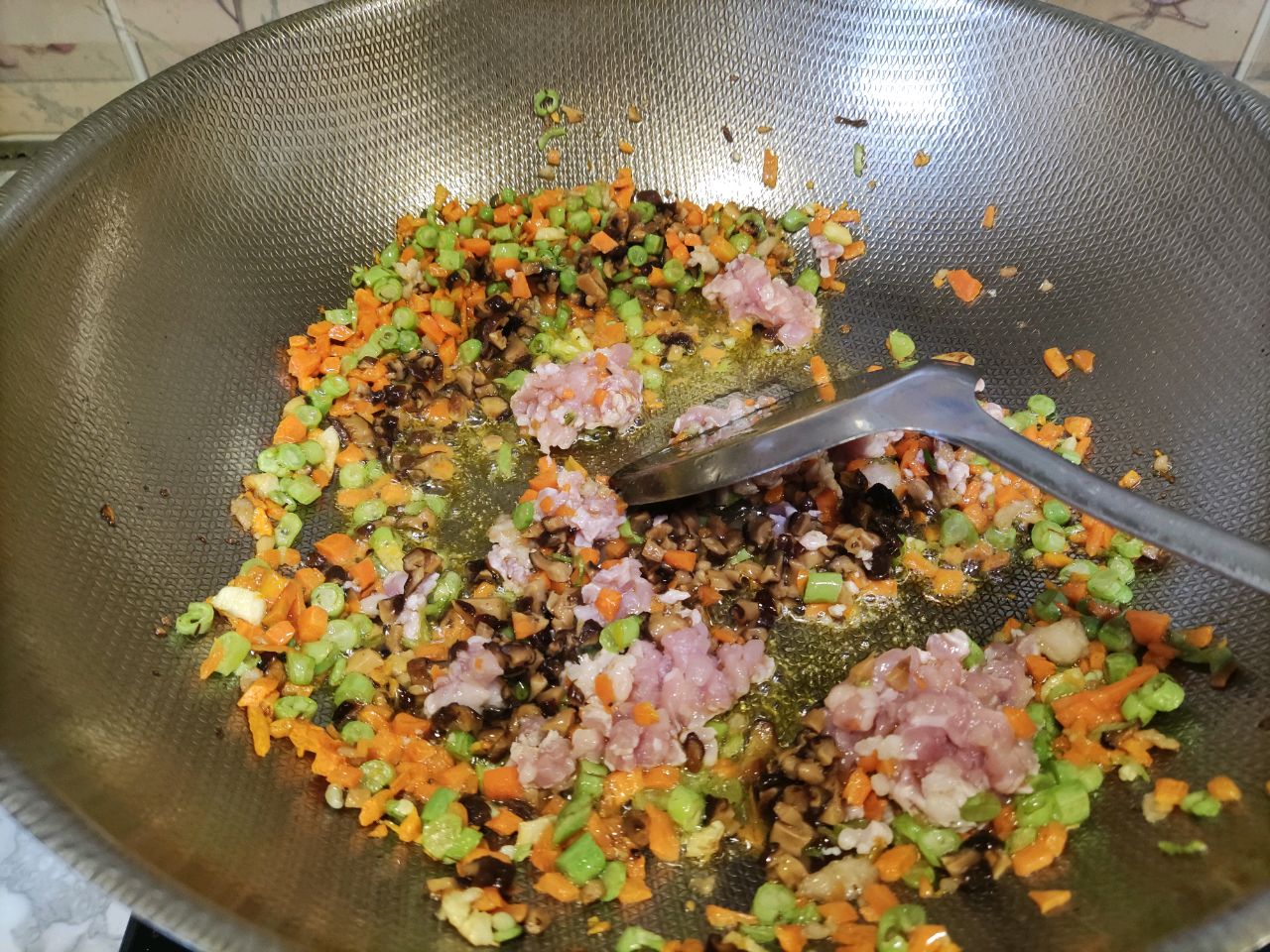 皮薄馅多，解锁猪肉糯米烧卖