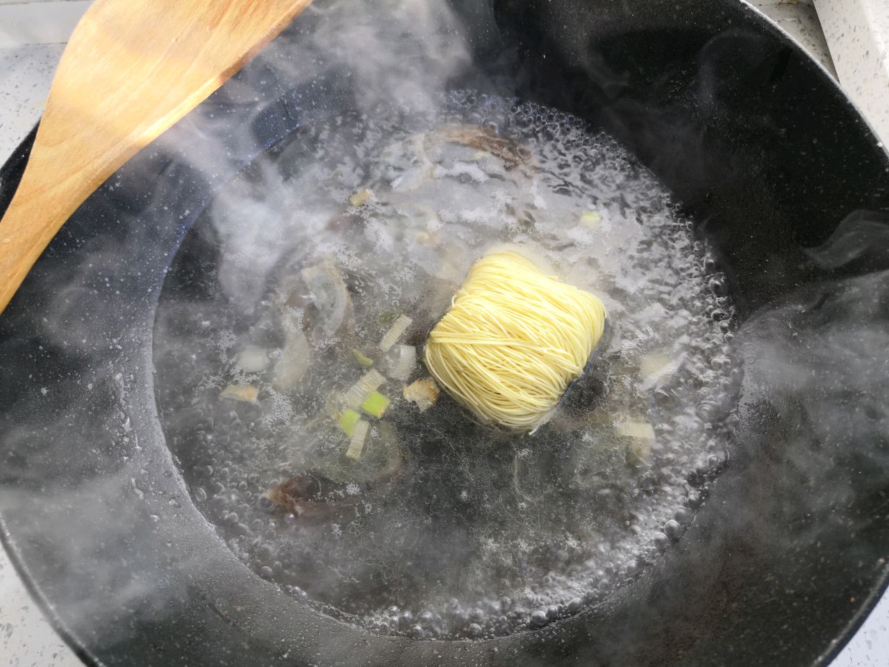 皮蛋生菜竹升面