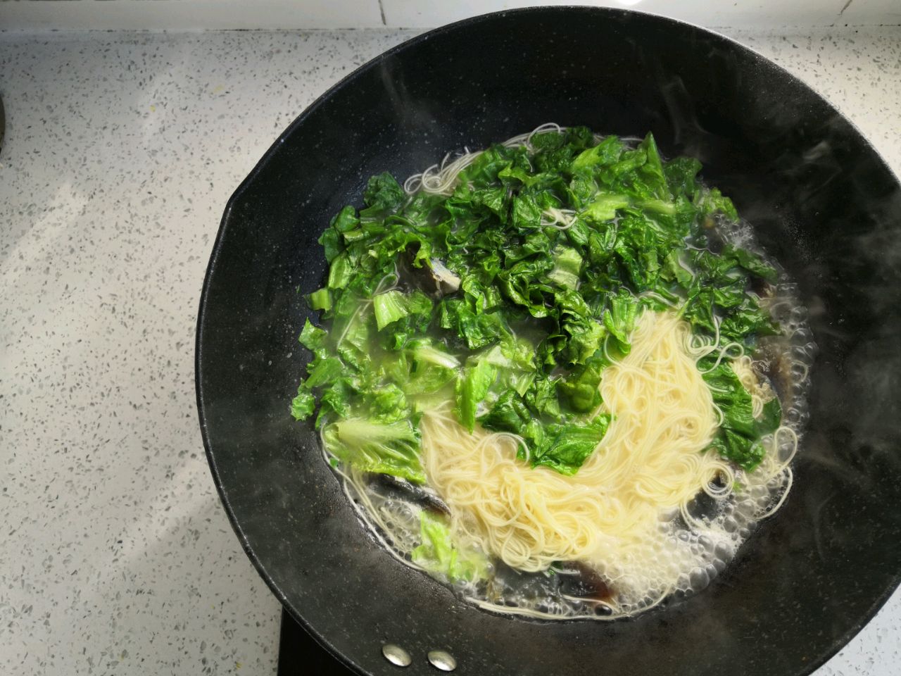 皮蛋生菜竹升面