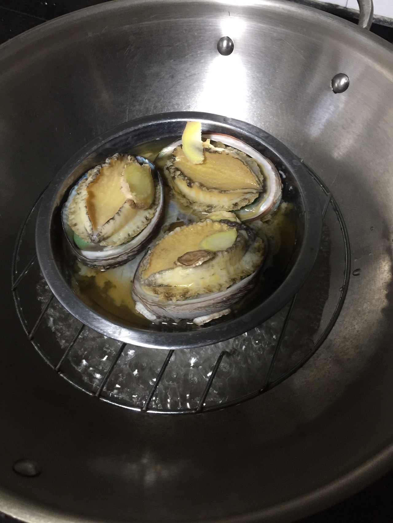 皮蛋瘦肉鲍鱼粥