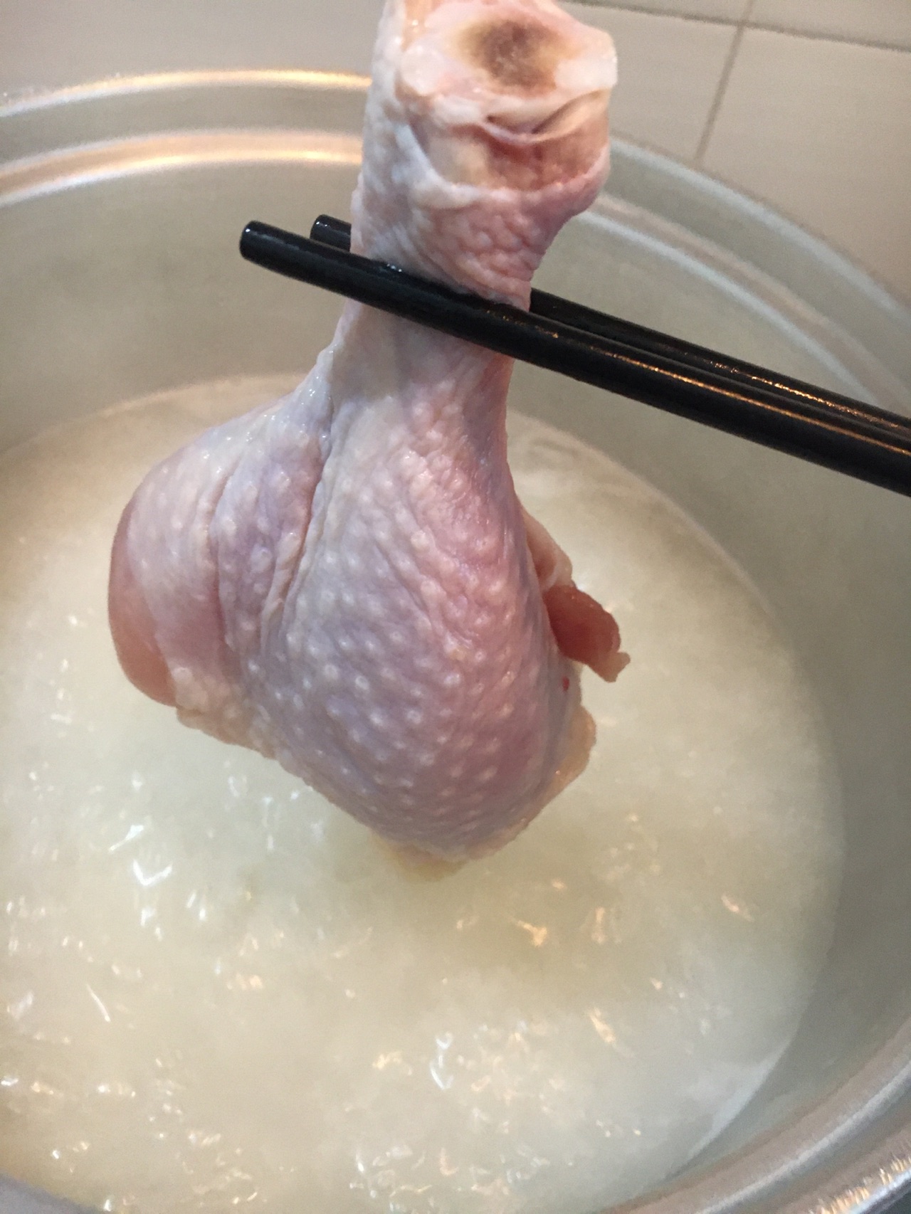 皮蛋咸鸡腿粥