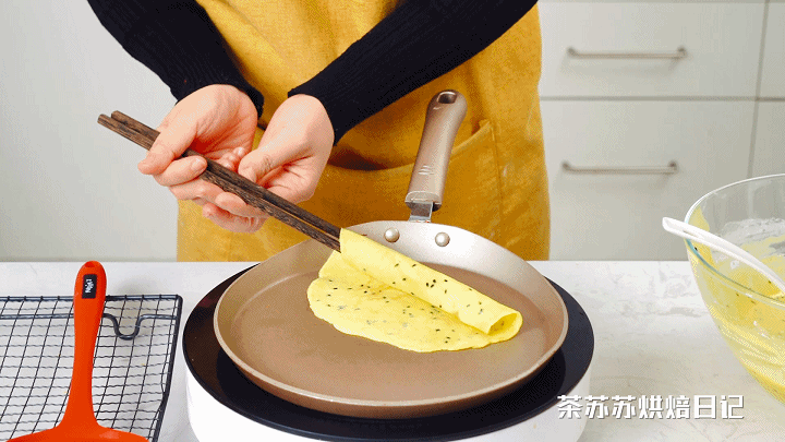 平底锅芝麻蛋卷