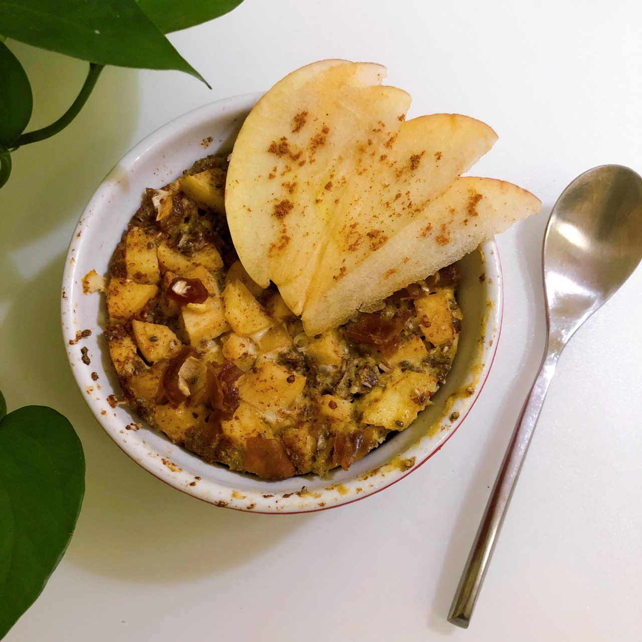 苹果肉桂烤燕麦｜微波炉版