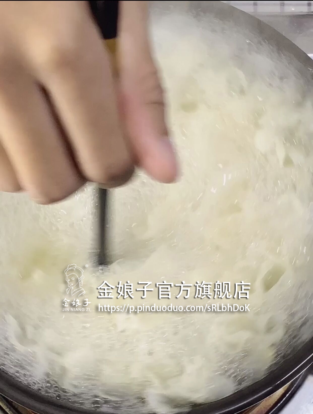 【苹果银耳羹】甜甜的，滋润又养颜！