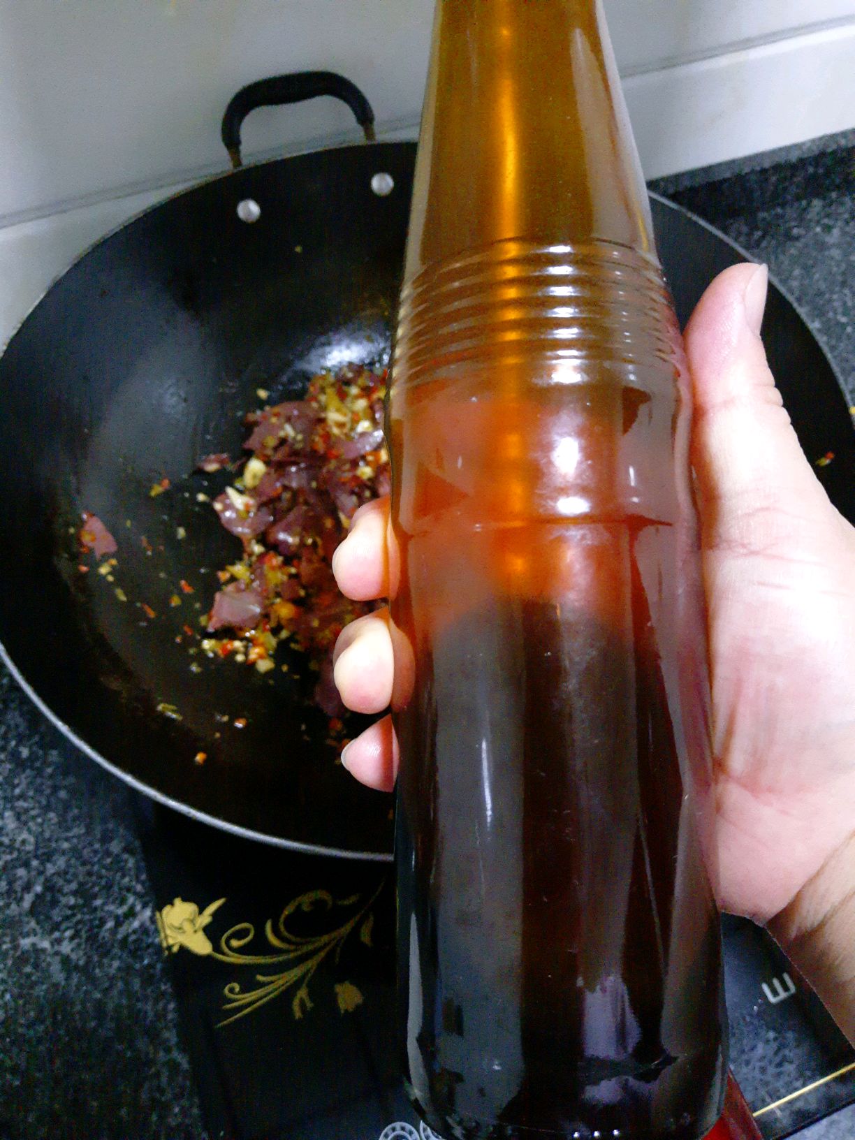 铺辣椒炒熏鸭胗