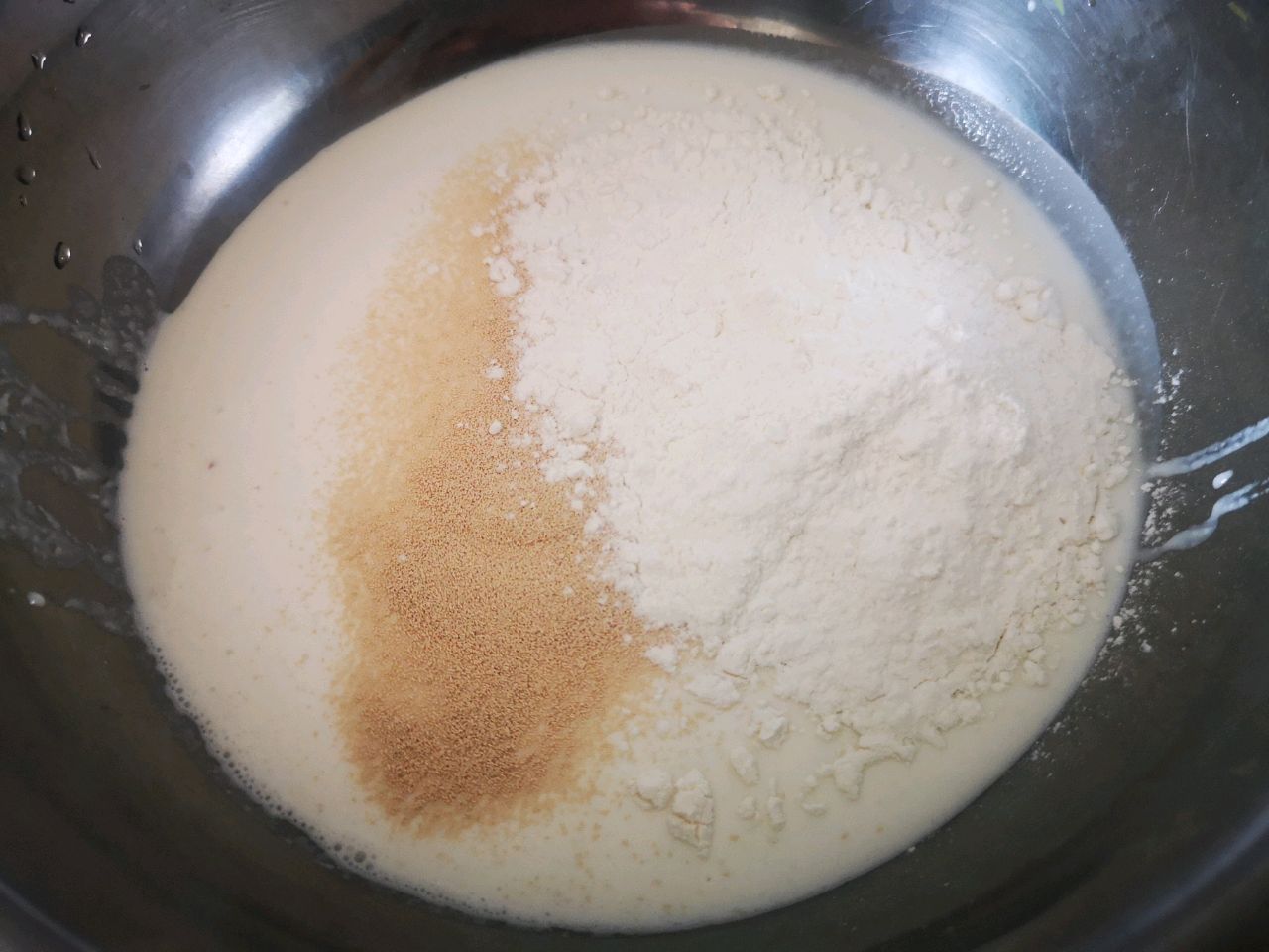 葡萄干果仁核桃米糕