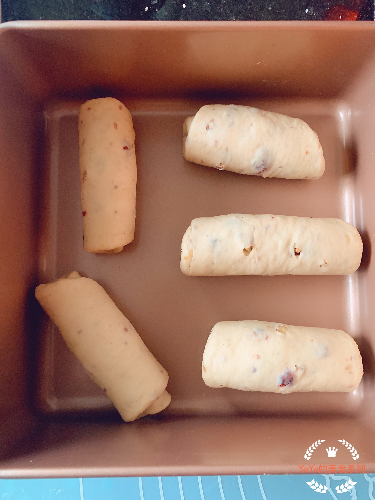 葡萄果汁蔓越莓坚果软欧包