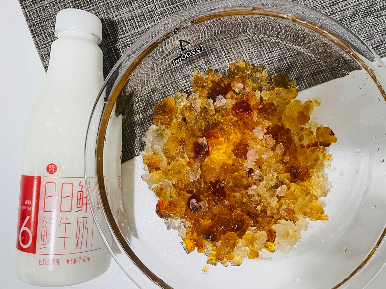 QQ弹弹～滑滑糯糯～桃胶牛奶炖