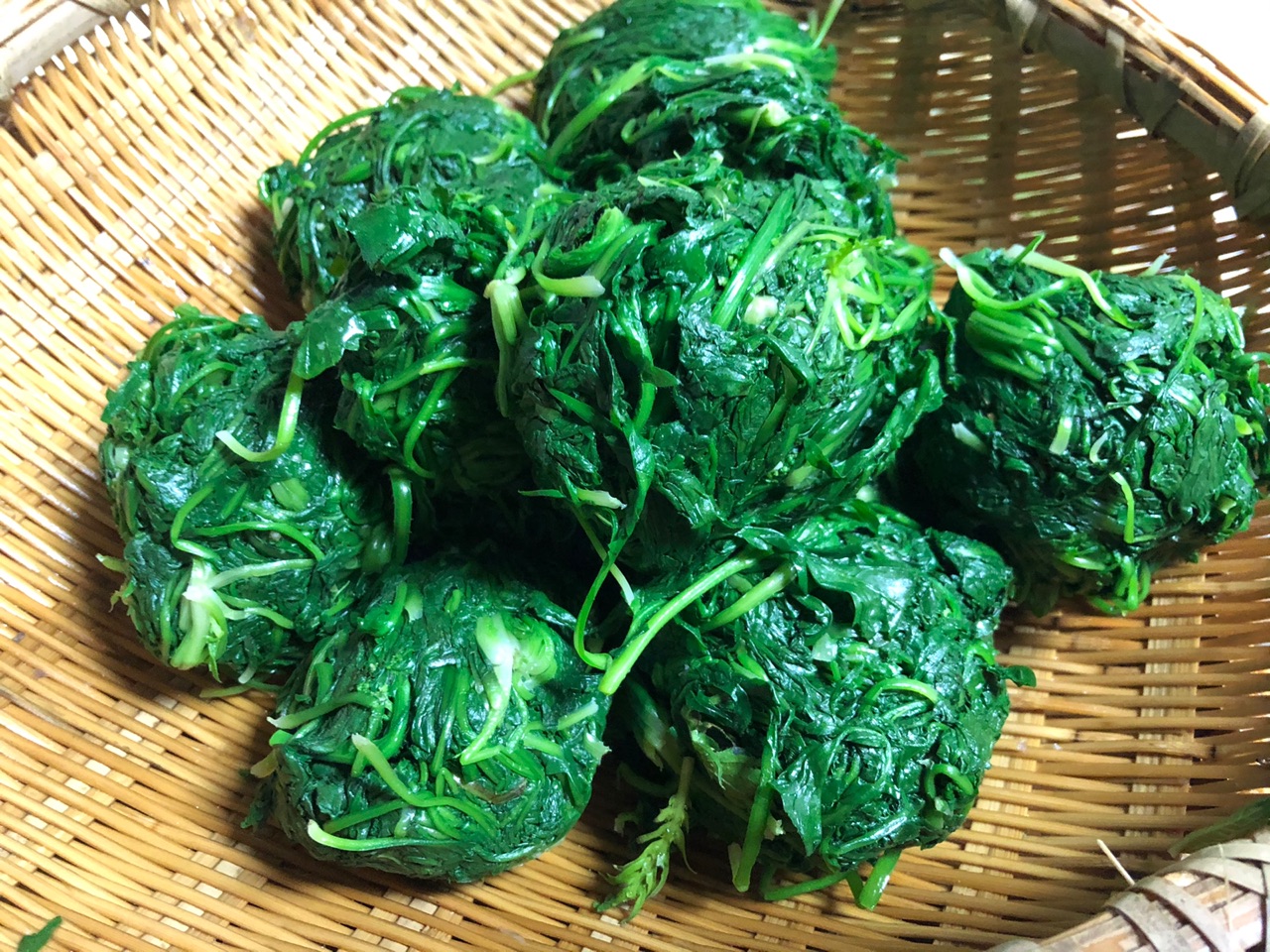 荠菜鸡蛋粉条炸油角