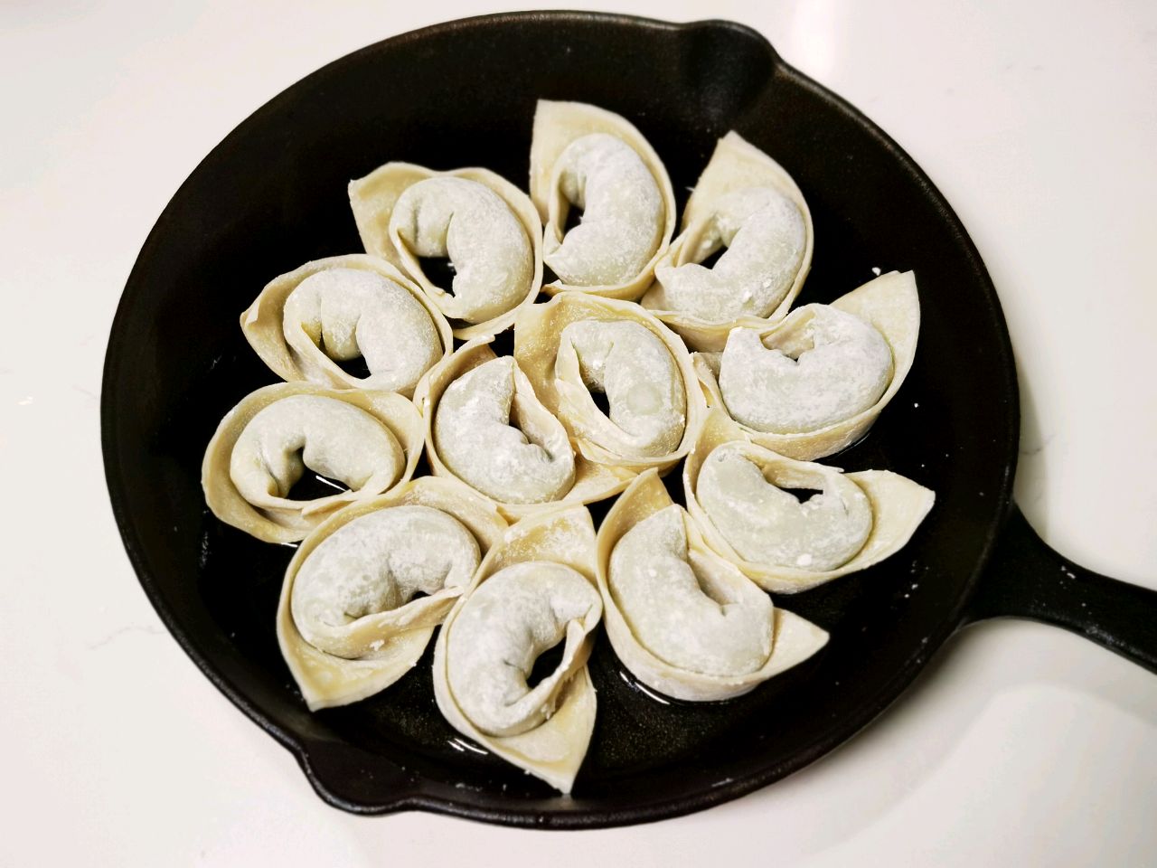 荠菜龙利鱼馄饨抱蛋