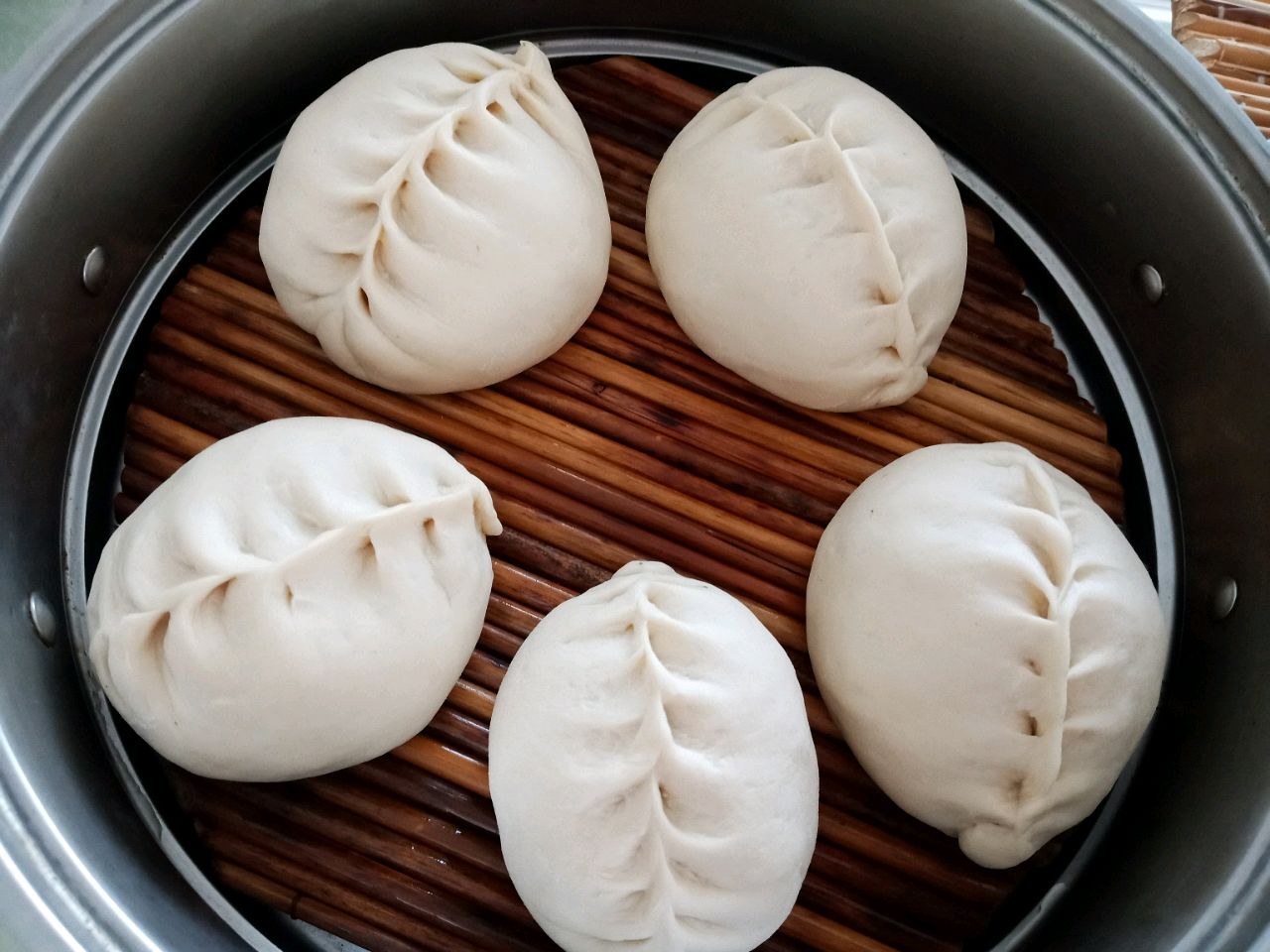 荠菜肉大包子