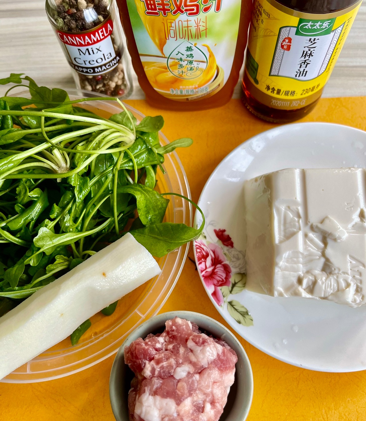 荠菜肉末豆腐汤