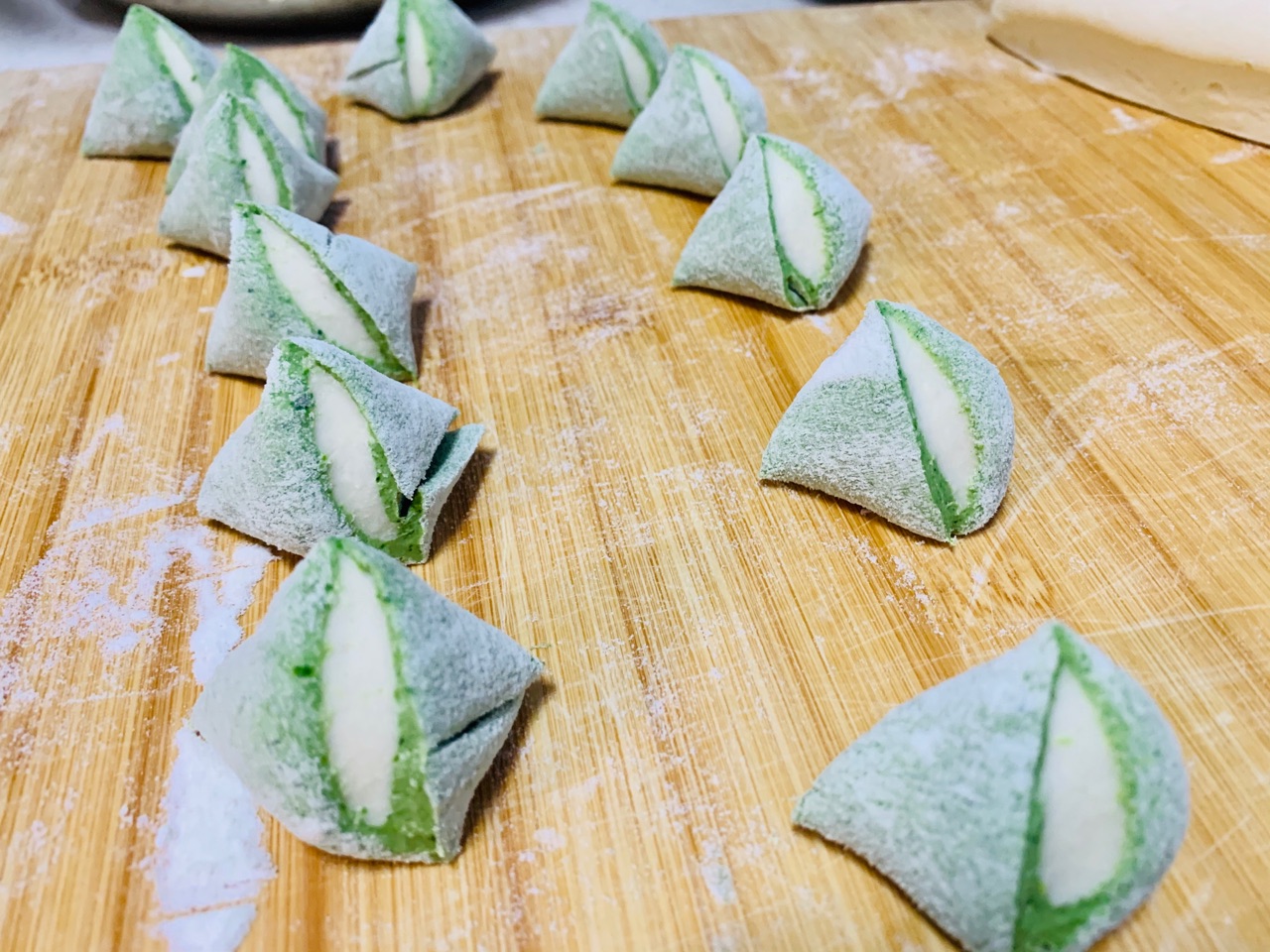 荠菜香菇肉水饺