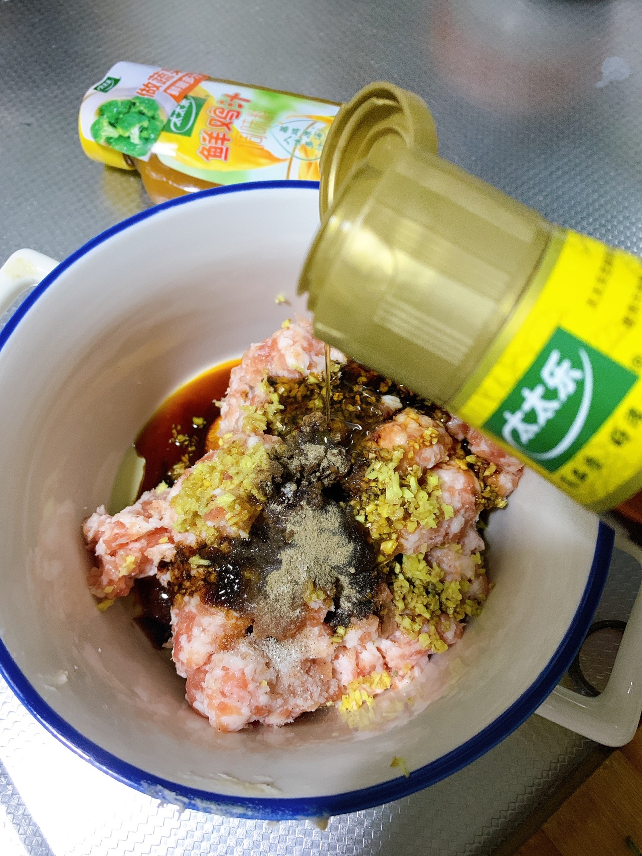 荠菜猪肉馅手工饺子