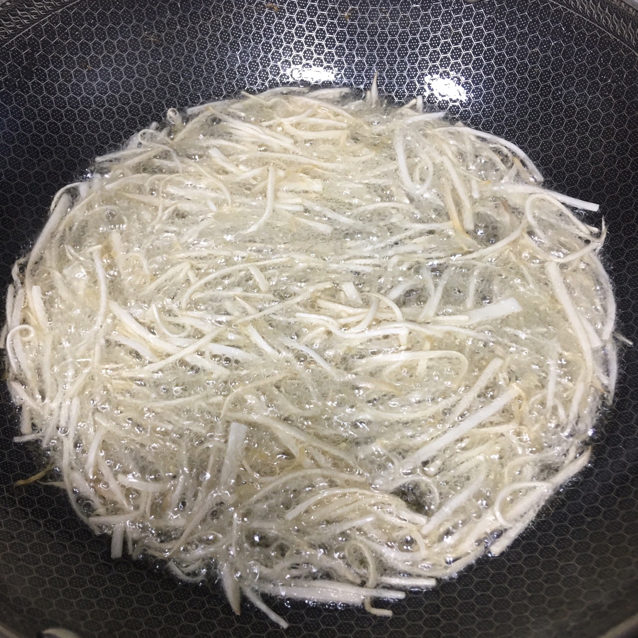 【奇味鲍菇丝】