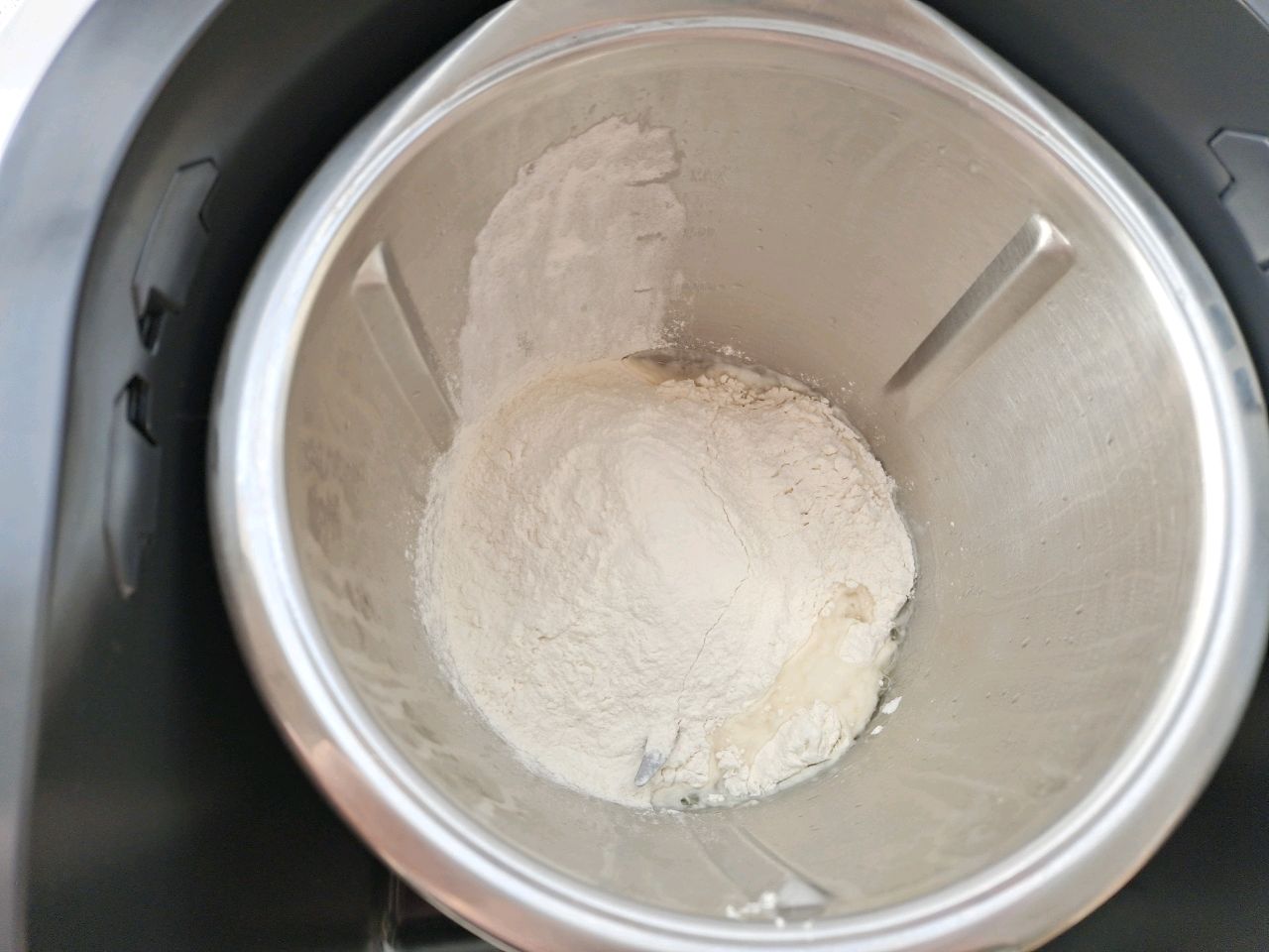 敲可爱的圣诞卡通蒸饺子