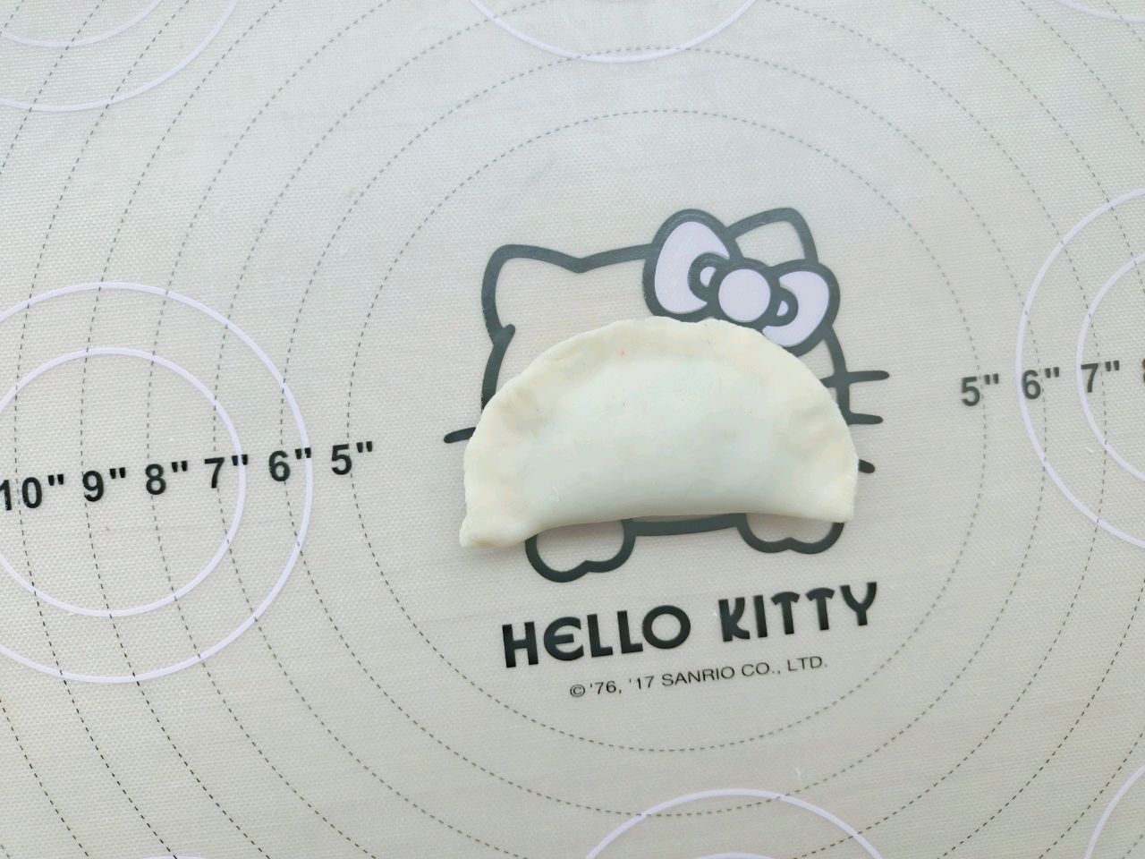 敲可爱的圣诞卡通蒸饺子