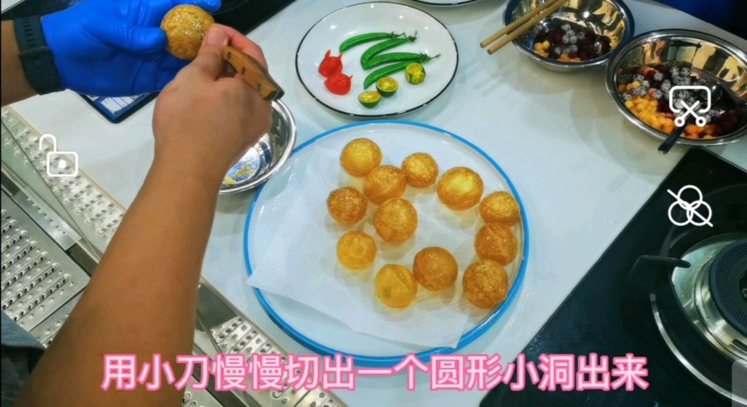 巧克力泥土鱼子酱沙律水果球