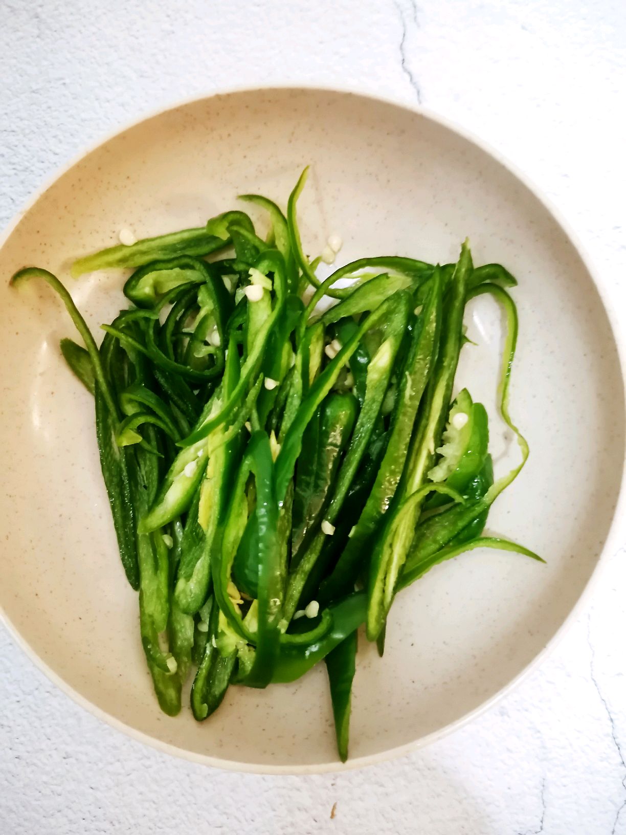 茄子少油又好吃的做法——炒茄条。