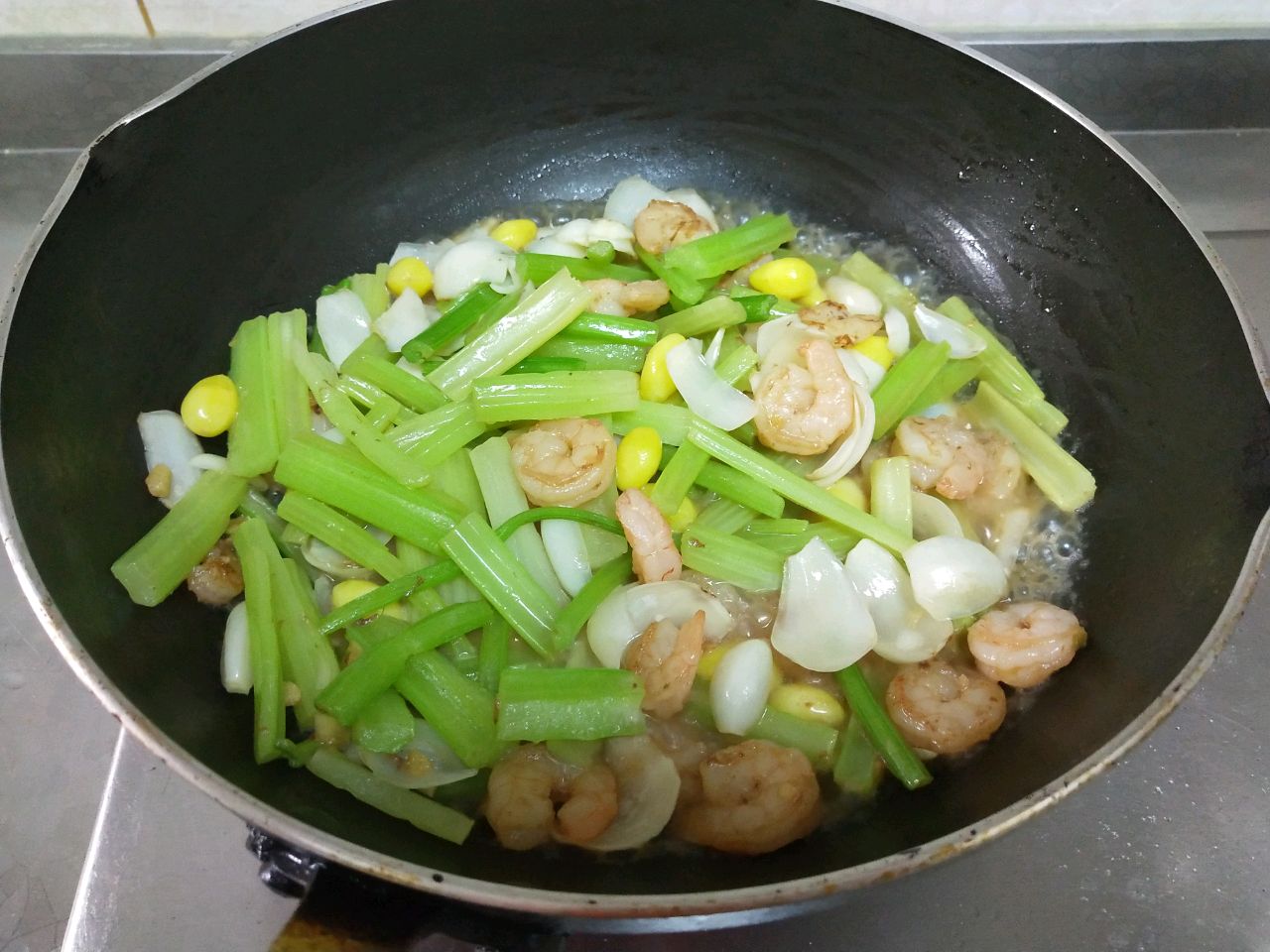 芹菜百合炒白果虾仁