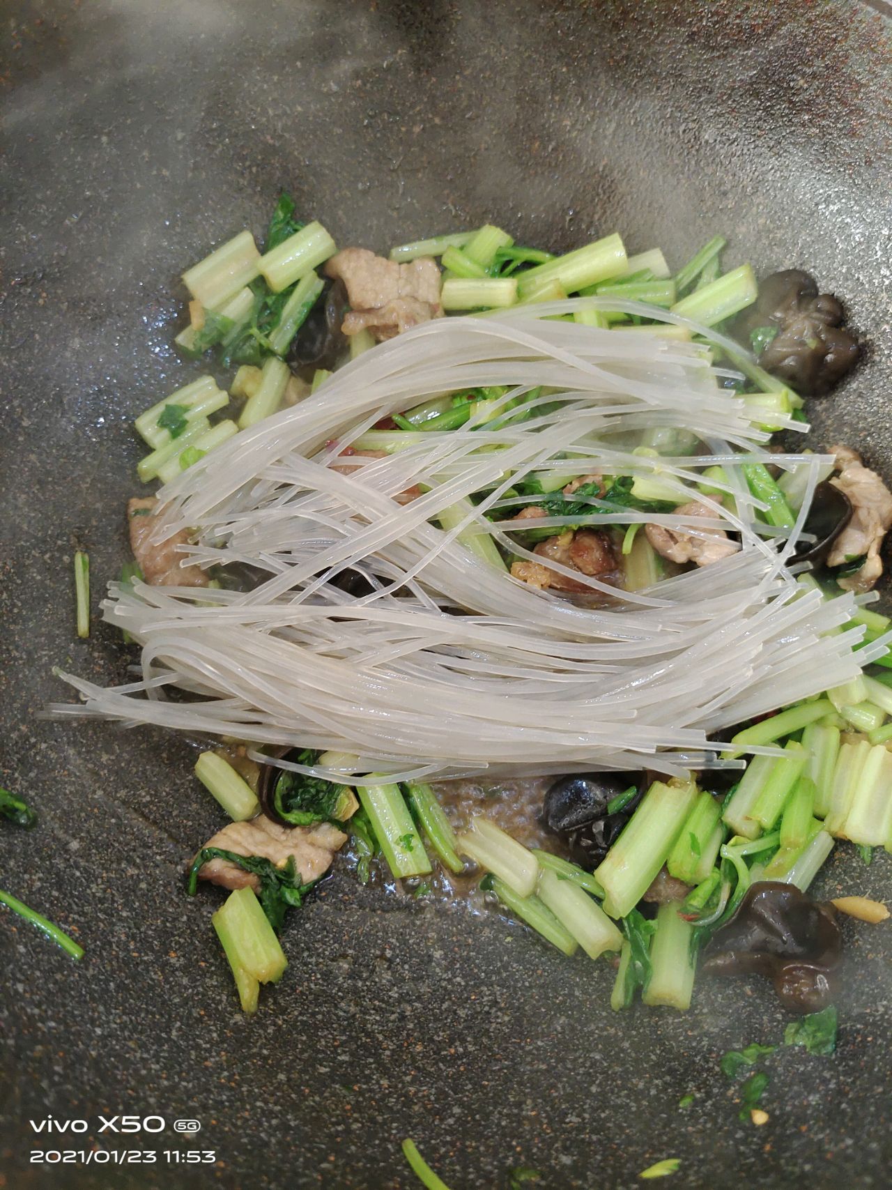 芹菜炒粉条
