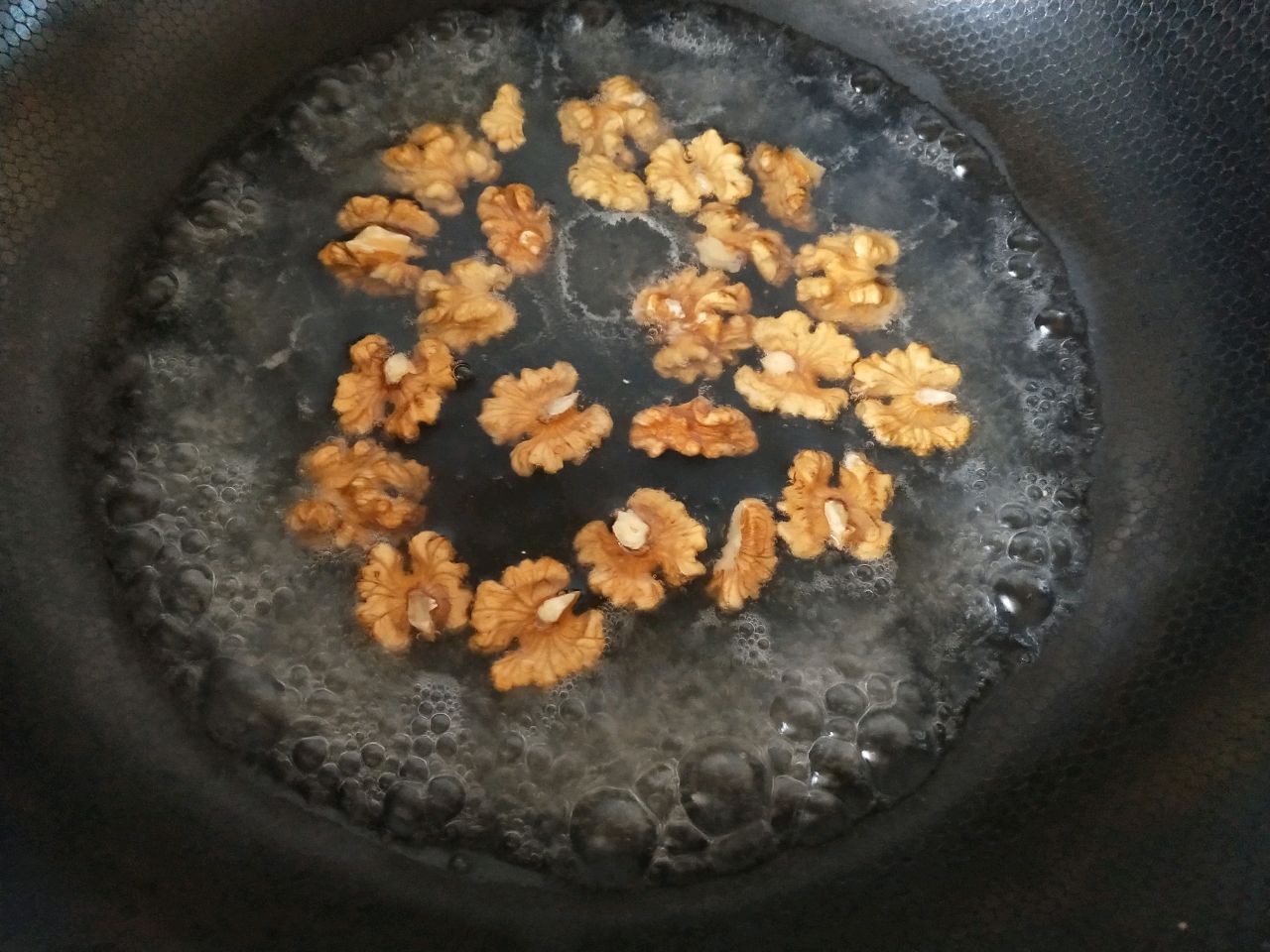 芹菜炒黑木耳核桃