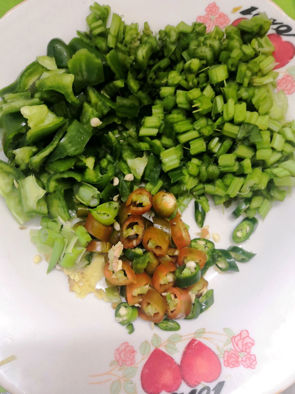 芹菜炒鸡蛋