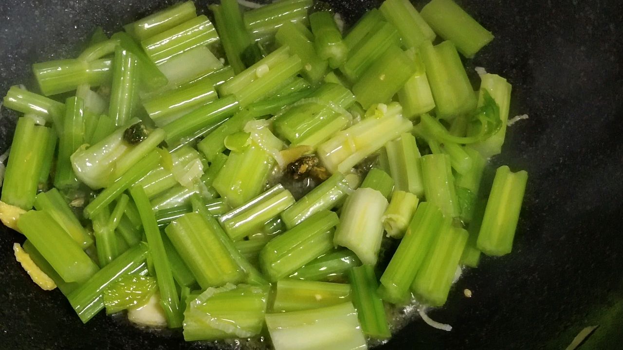 芹菜炒木耳