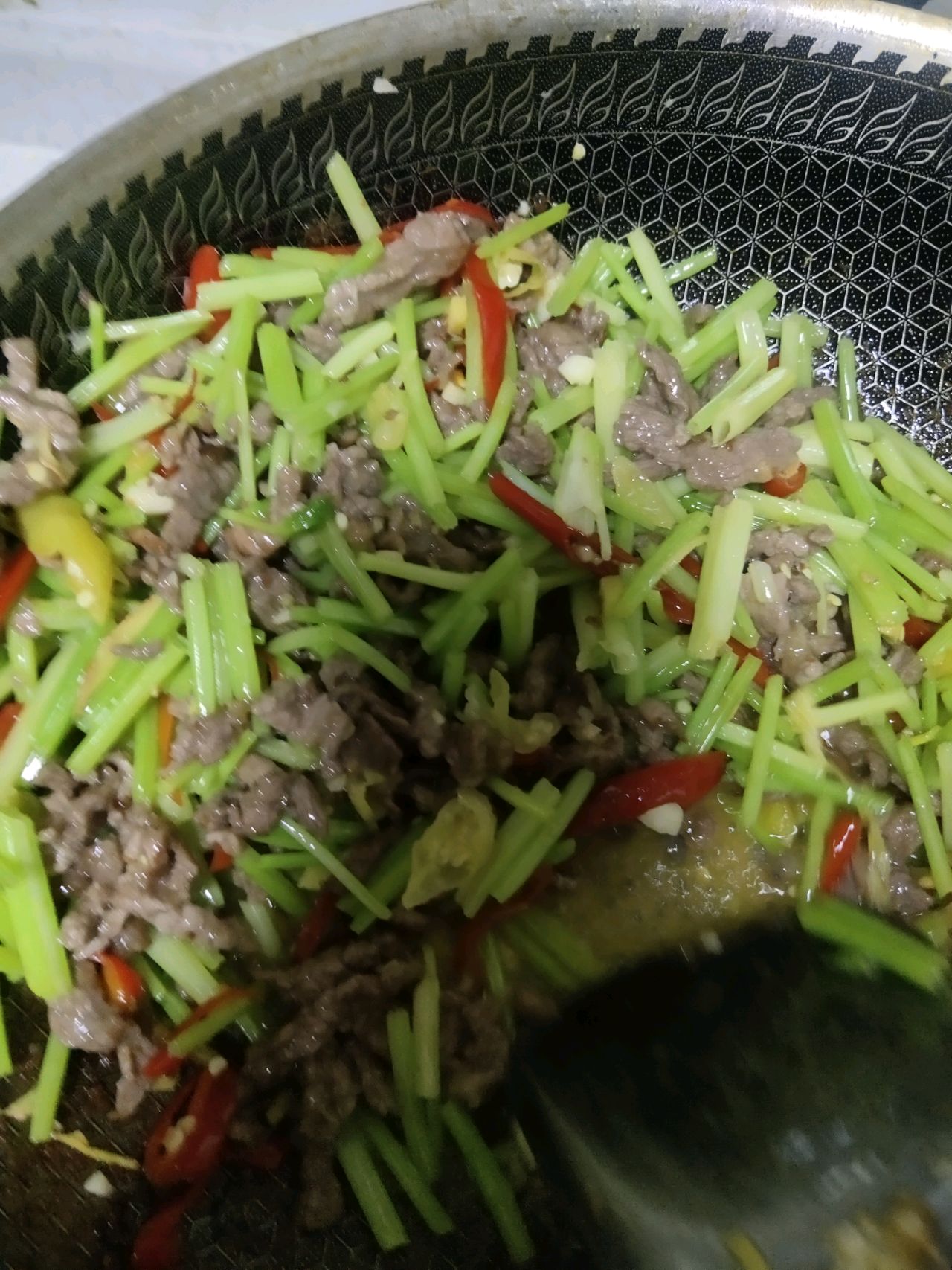 芹菜炒牛肉