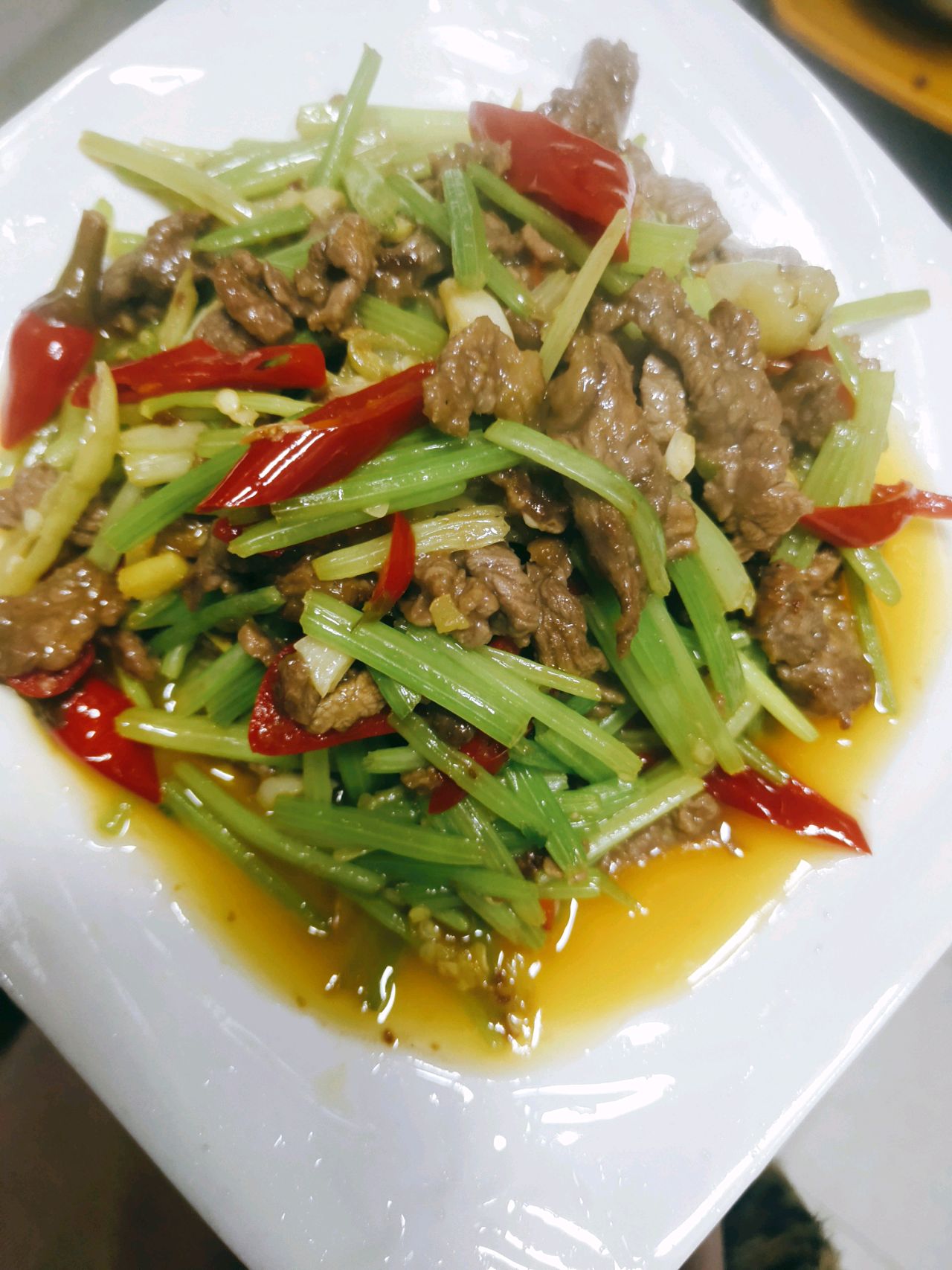 芹菜炒牛肉