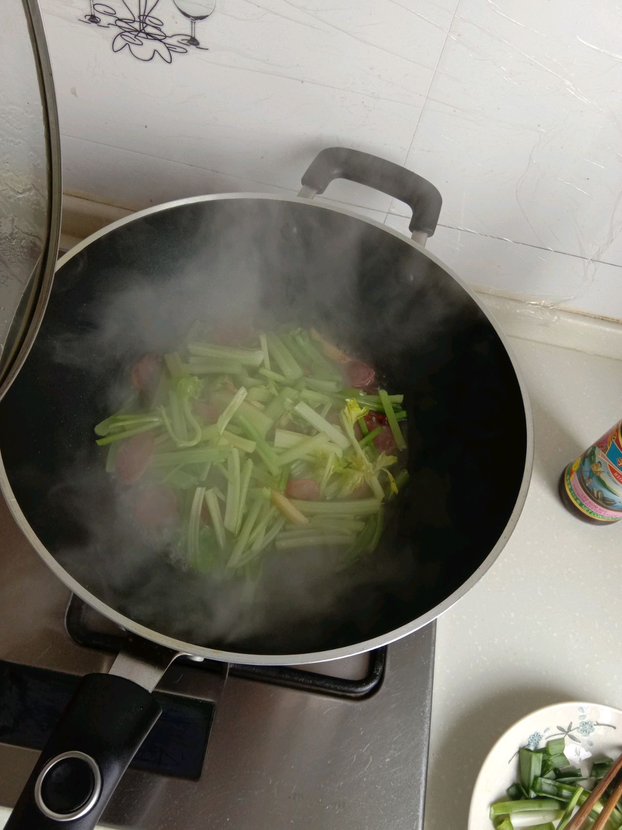 芹菜炒香肠