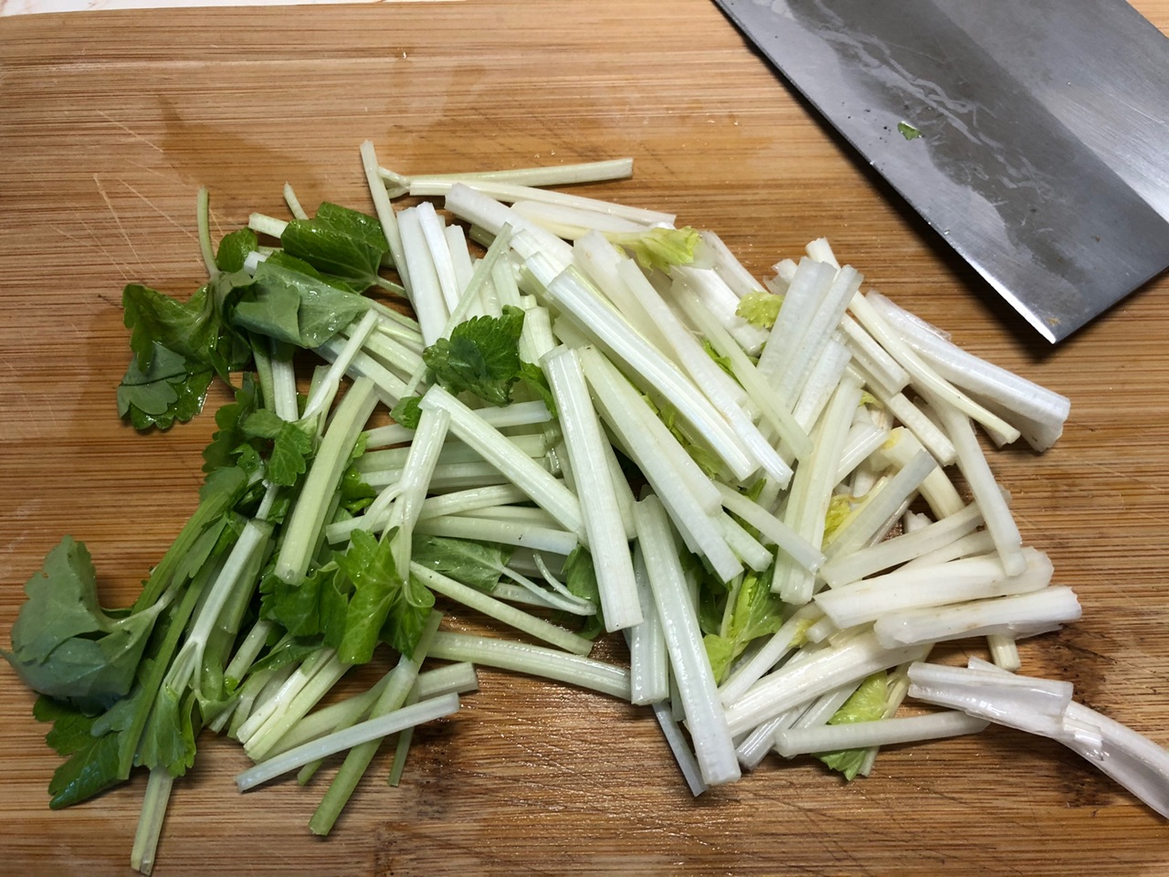 芹菜木耳炒虾仁