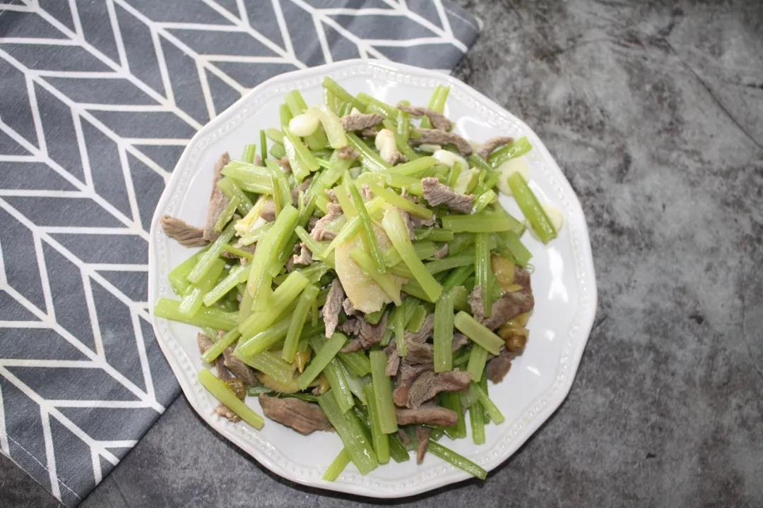 芹菜泡椒牛肉丝 | 格瑞美厨GOURMETmaxx一体机