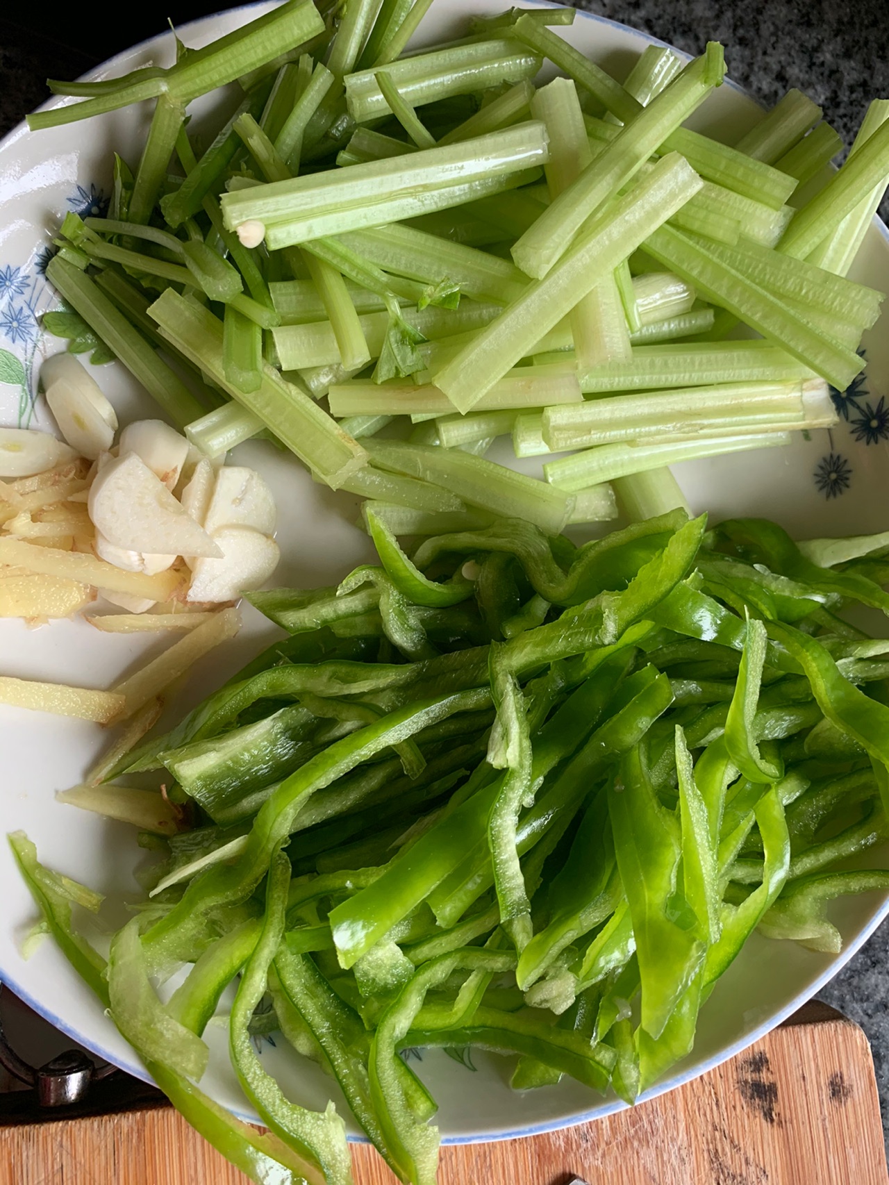 芹菜肉丝