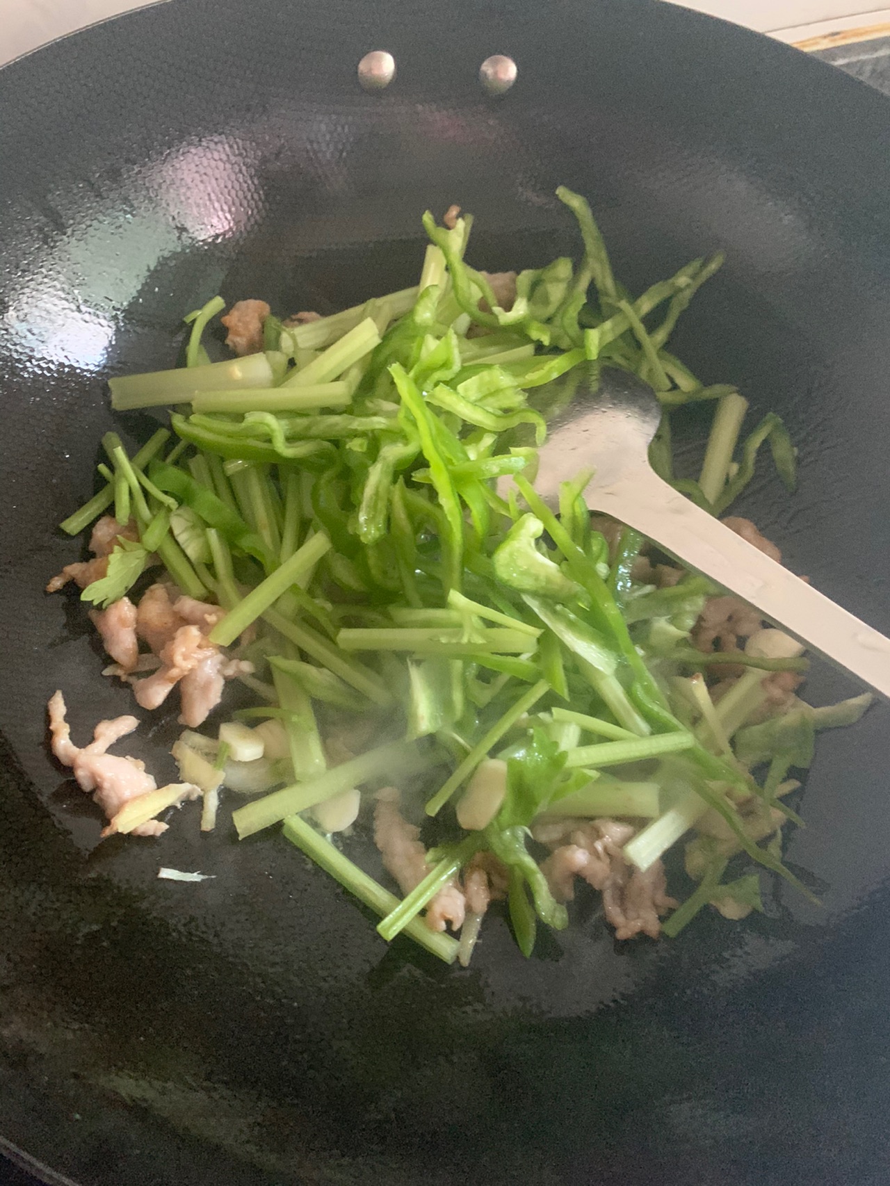 芹菜肉丝