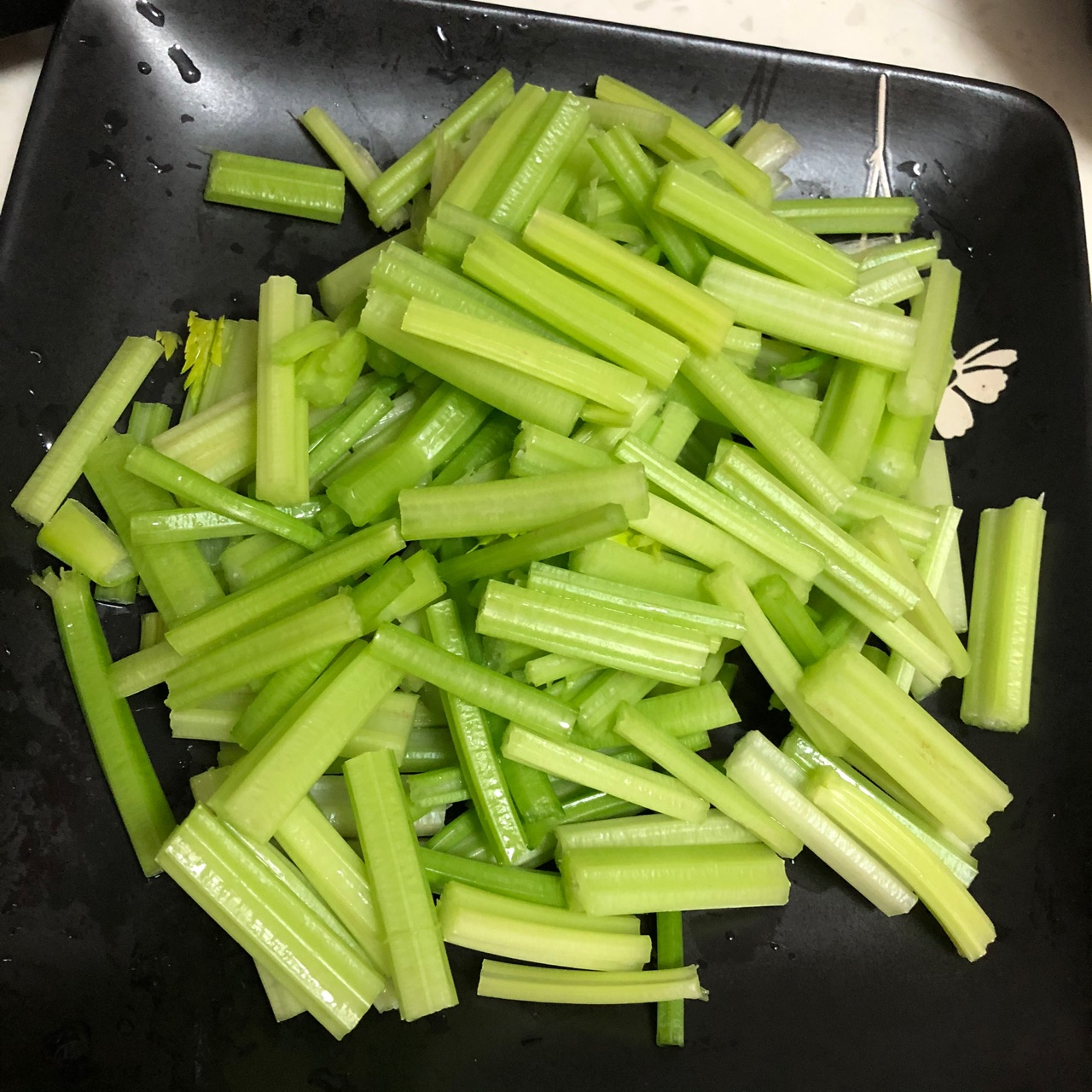 芹菜香干