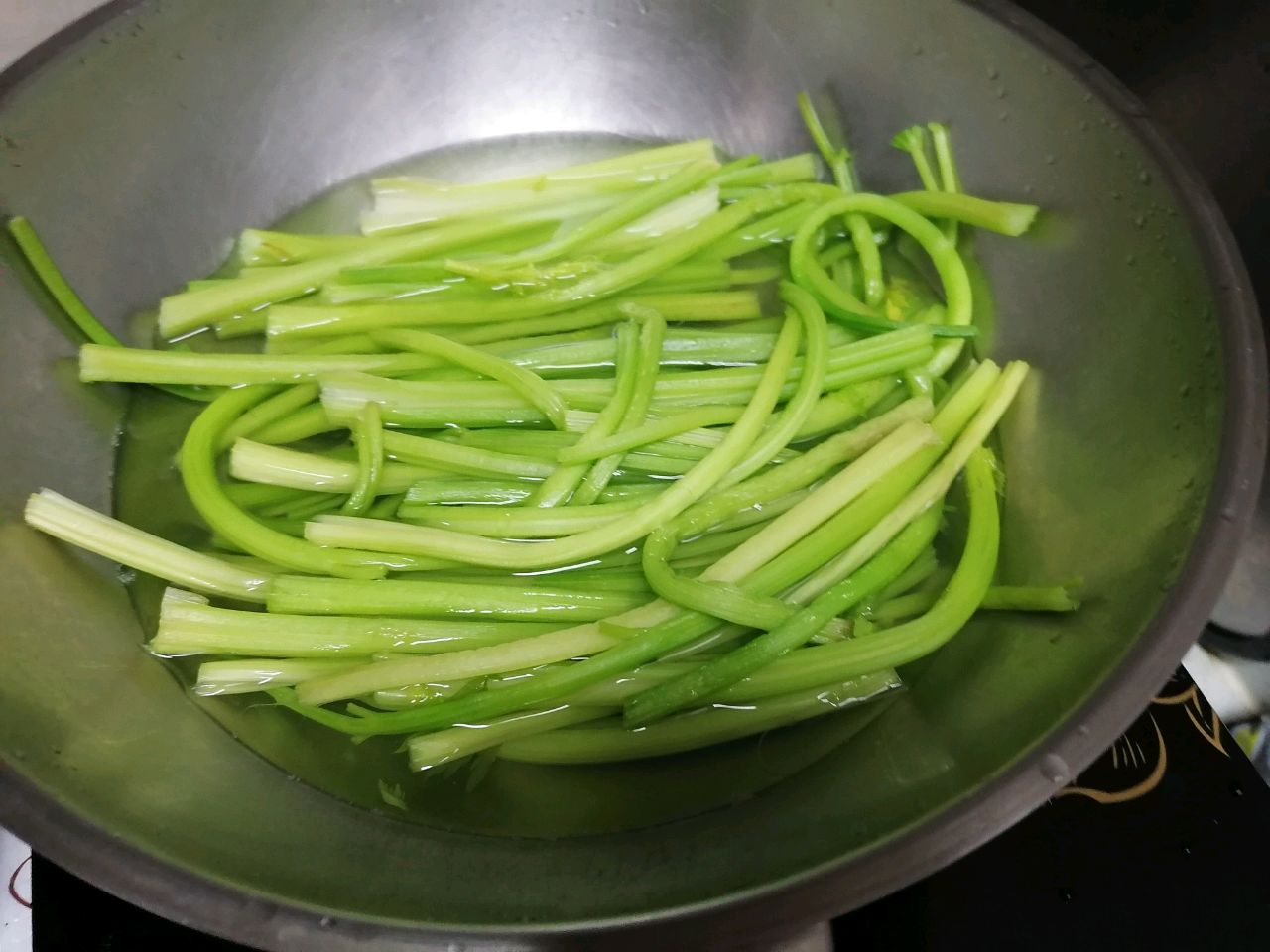芹菜羊肉发面包子