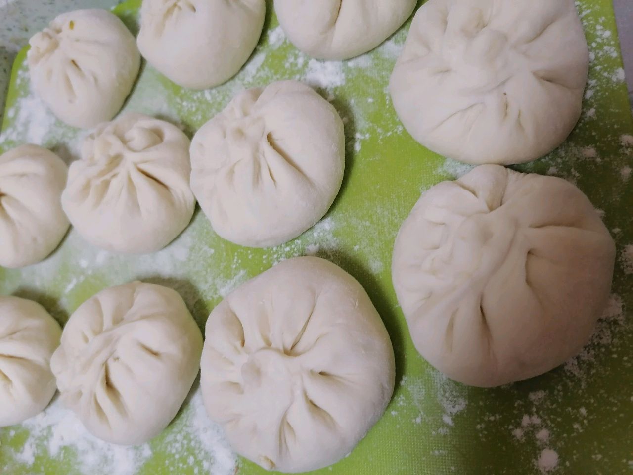 芹菜羊肉发面包子