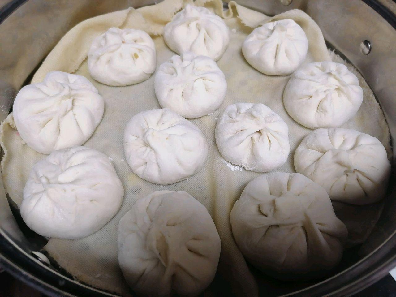 芹菜羊肉发面包子