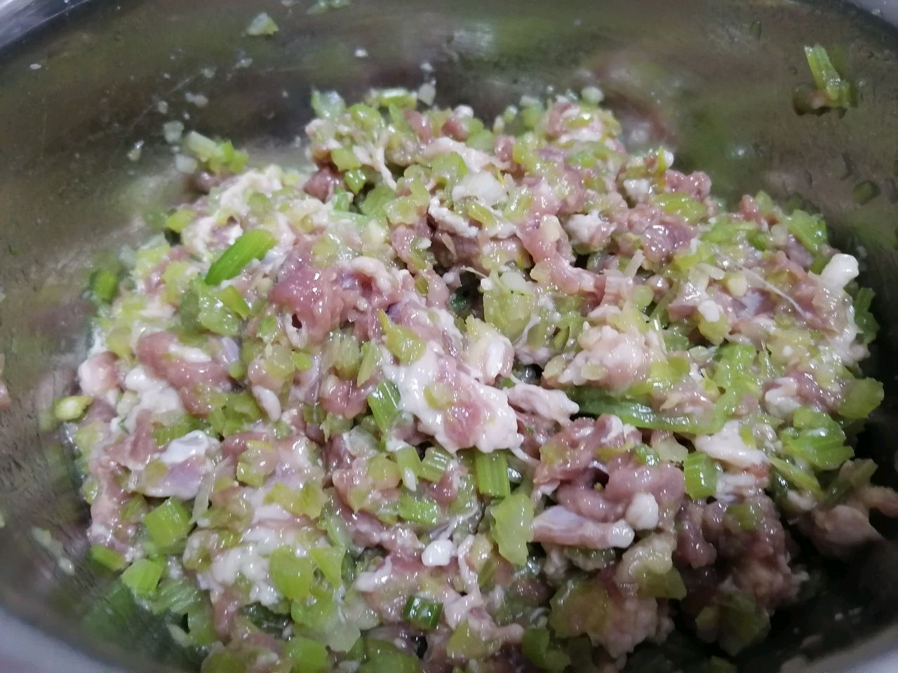 芹菜羊肉发面包子