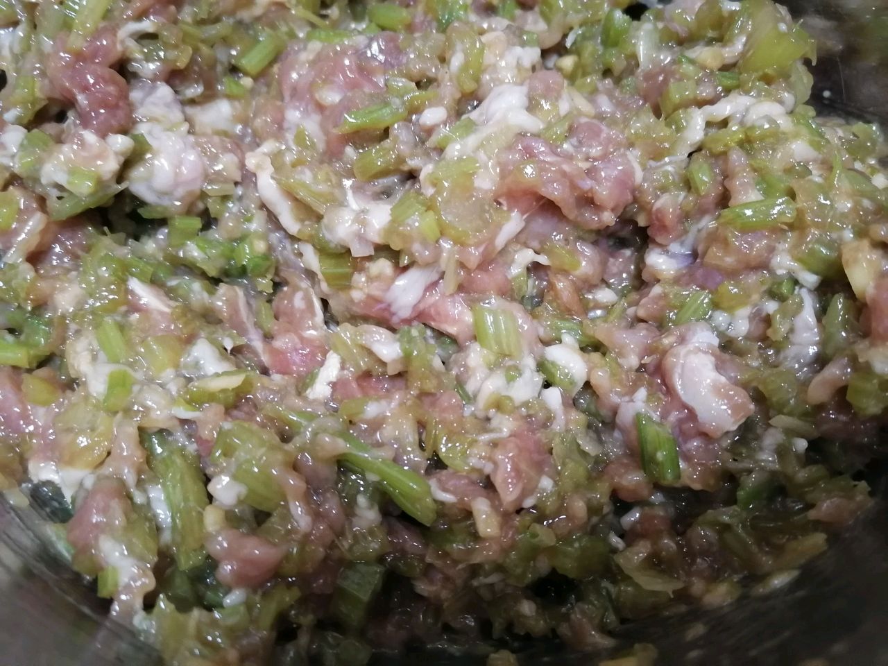 芹菜羊肉发面包子