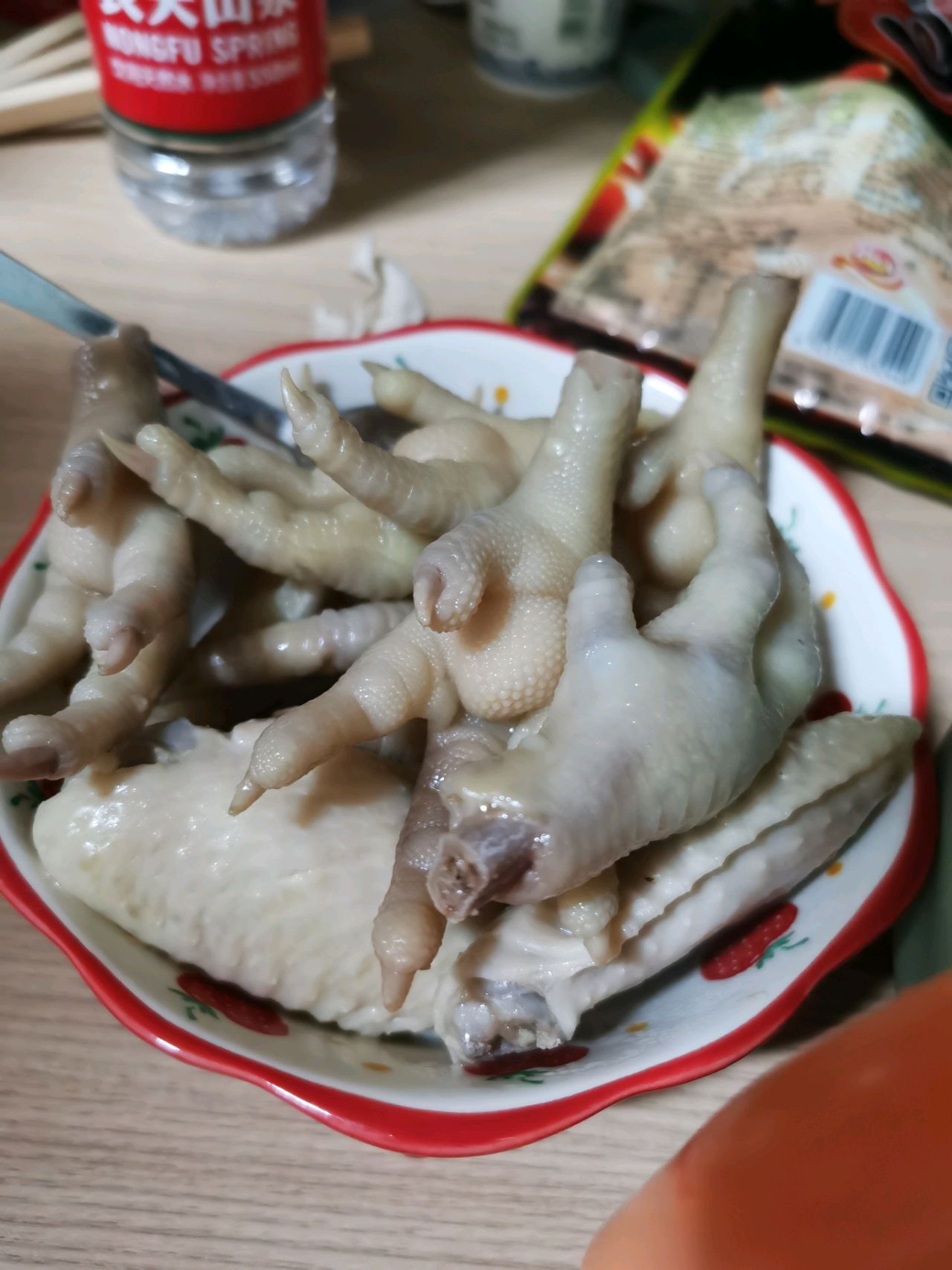 寝室版卤菜：鸡爪鸡翅莲藕～