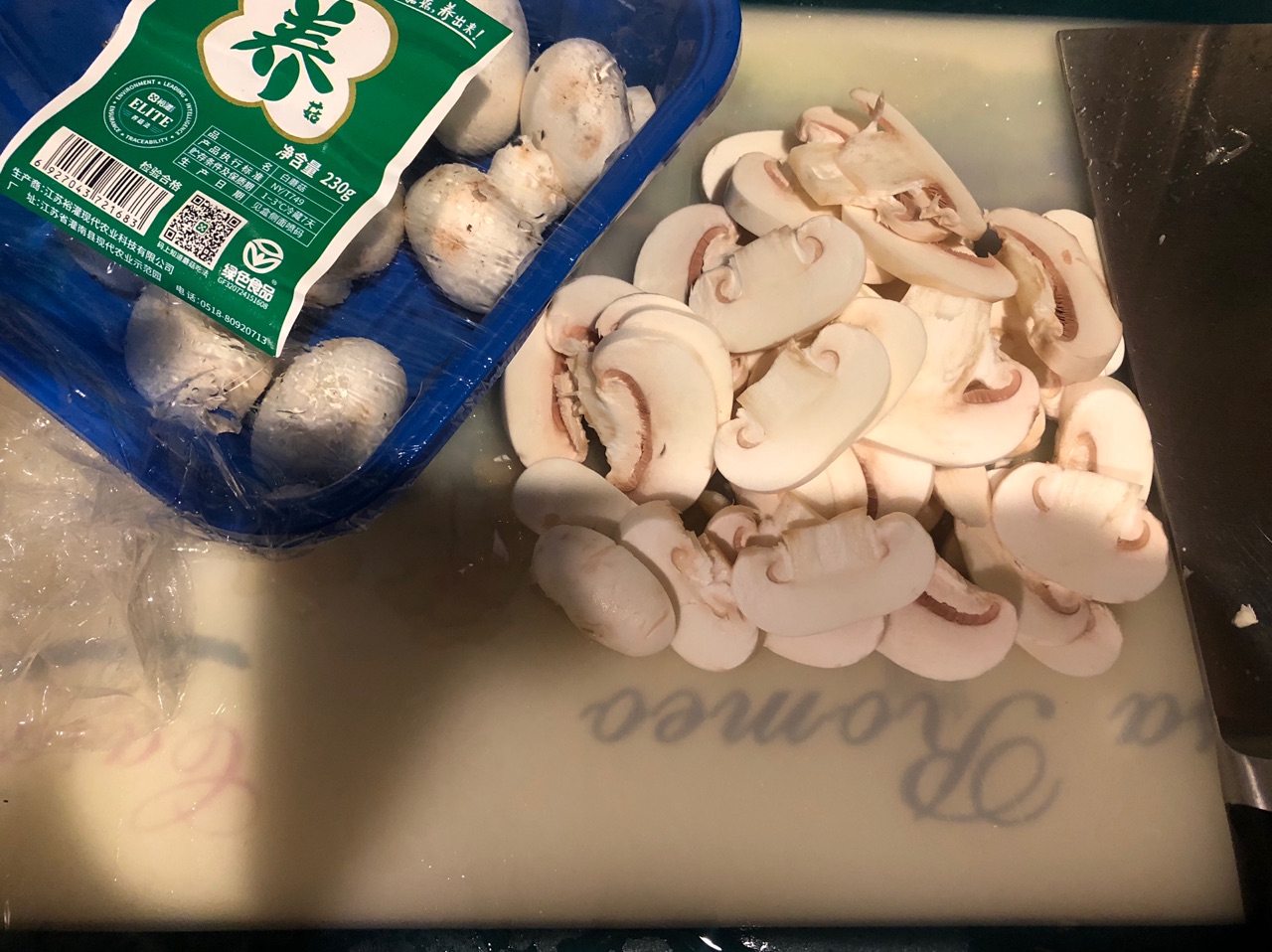 青菜炒蘑菇 少油少盐 健康鲜美