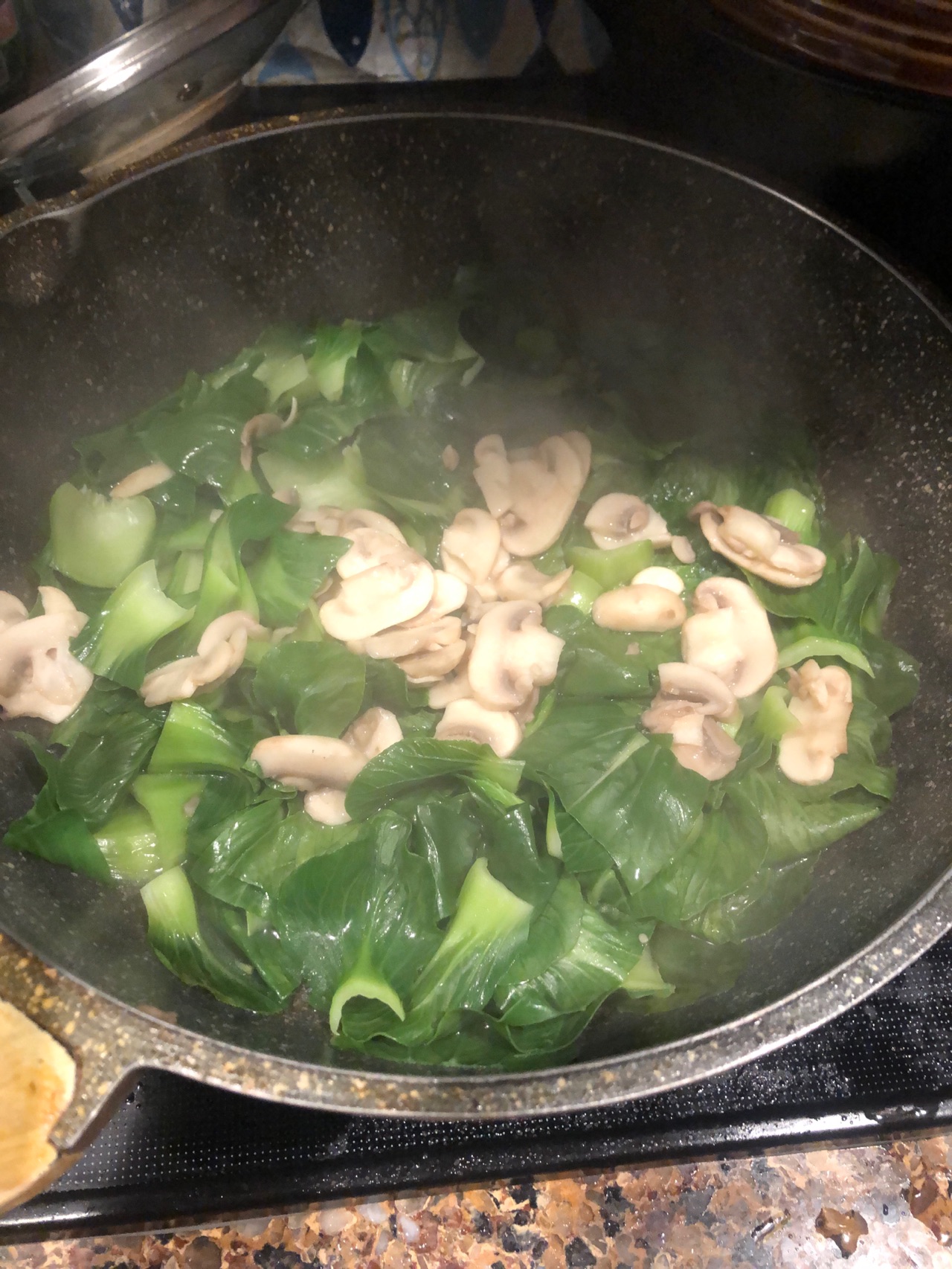 青菜炒蘑菇 少油少盐 健康鲜美
