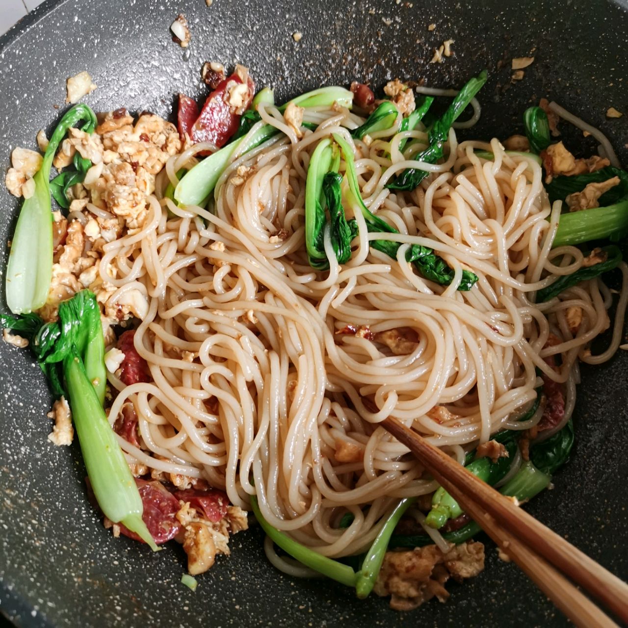青菜鸡蛋炒米粉