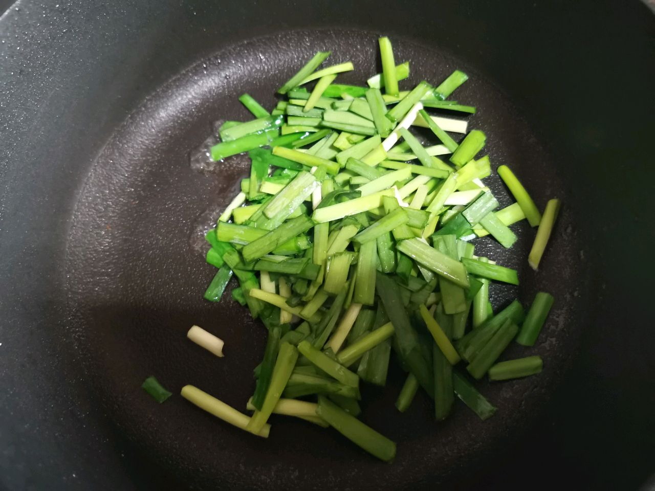 清脆爽口的肉丝豆芽炒合菜